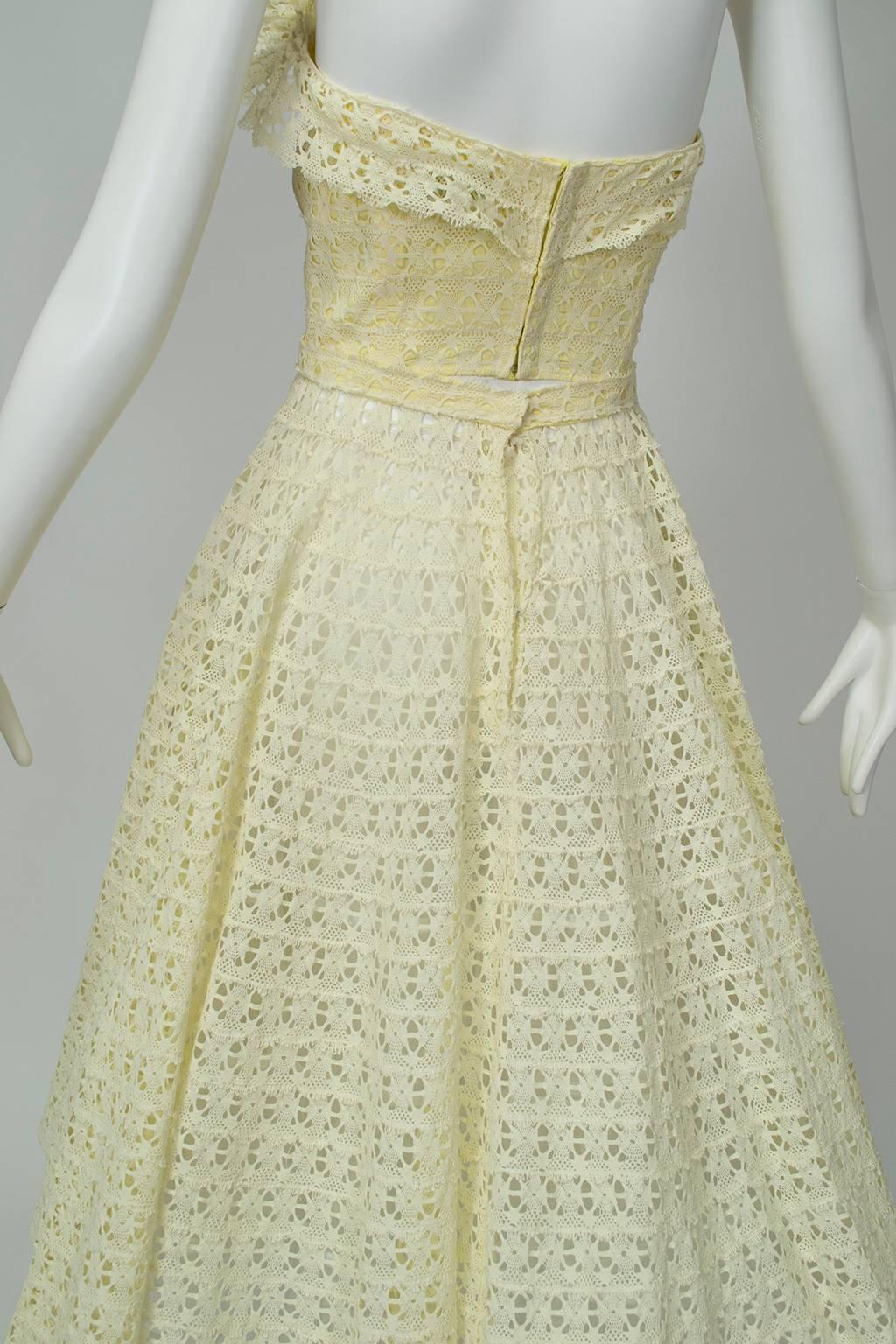 Beige Yellow Crochet 2-Piece Sun Suit w Strapless Bustier and Circle Skirt - M, 1950s For Sale