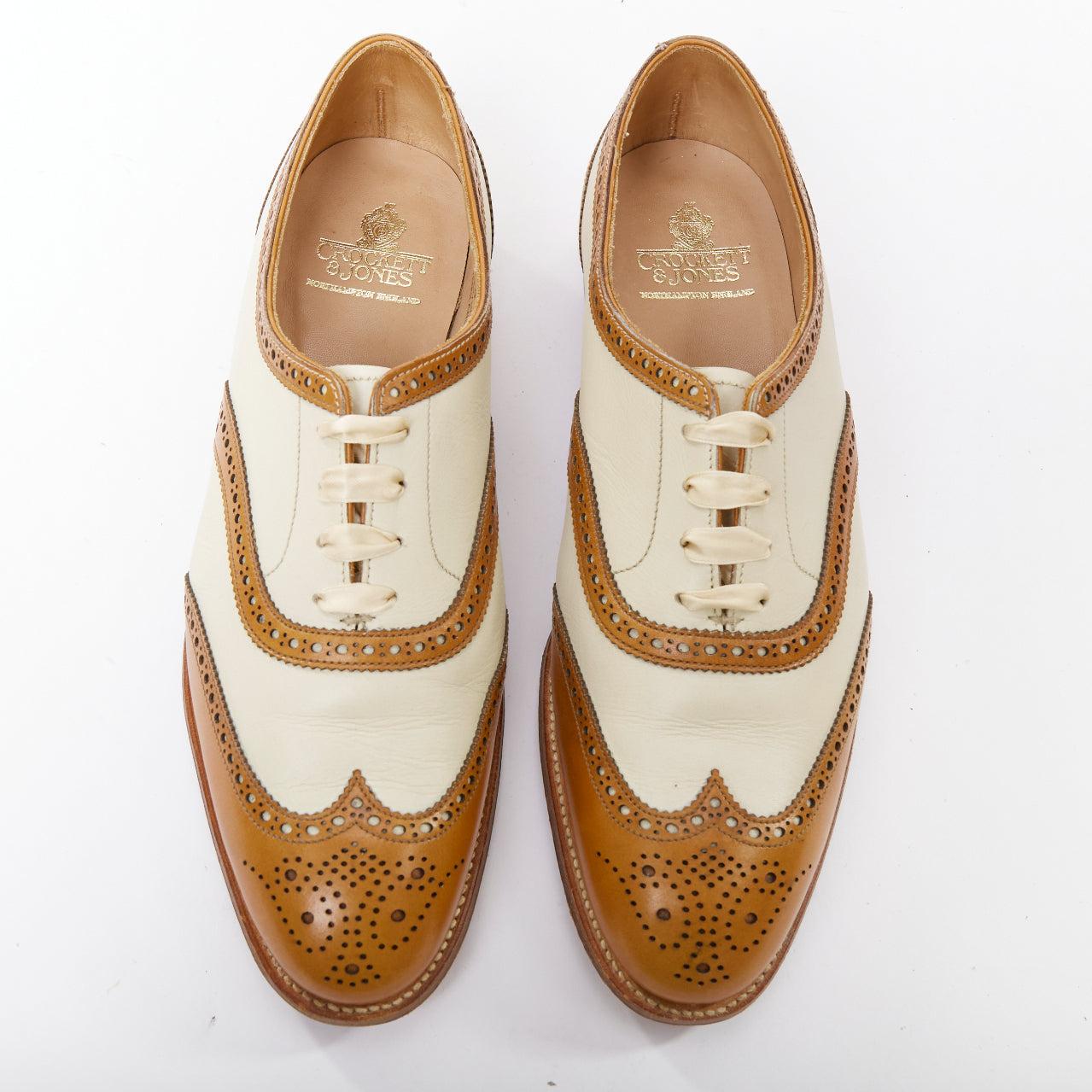 Beige CROCKETT AND JONES Alice Browne brogue à bouts papillons en cuir marron nude UK7 EU40 en vente