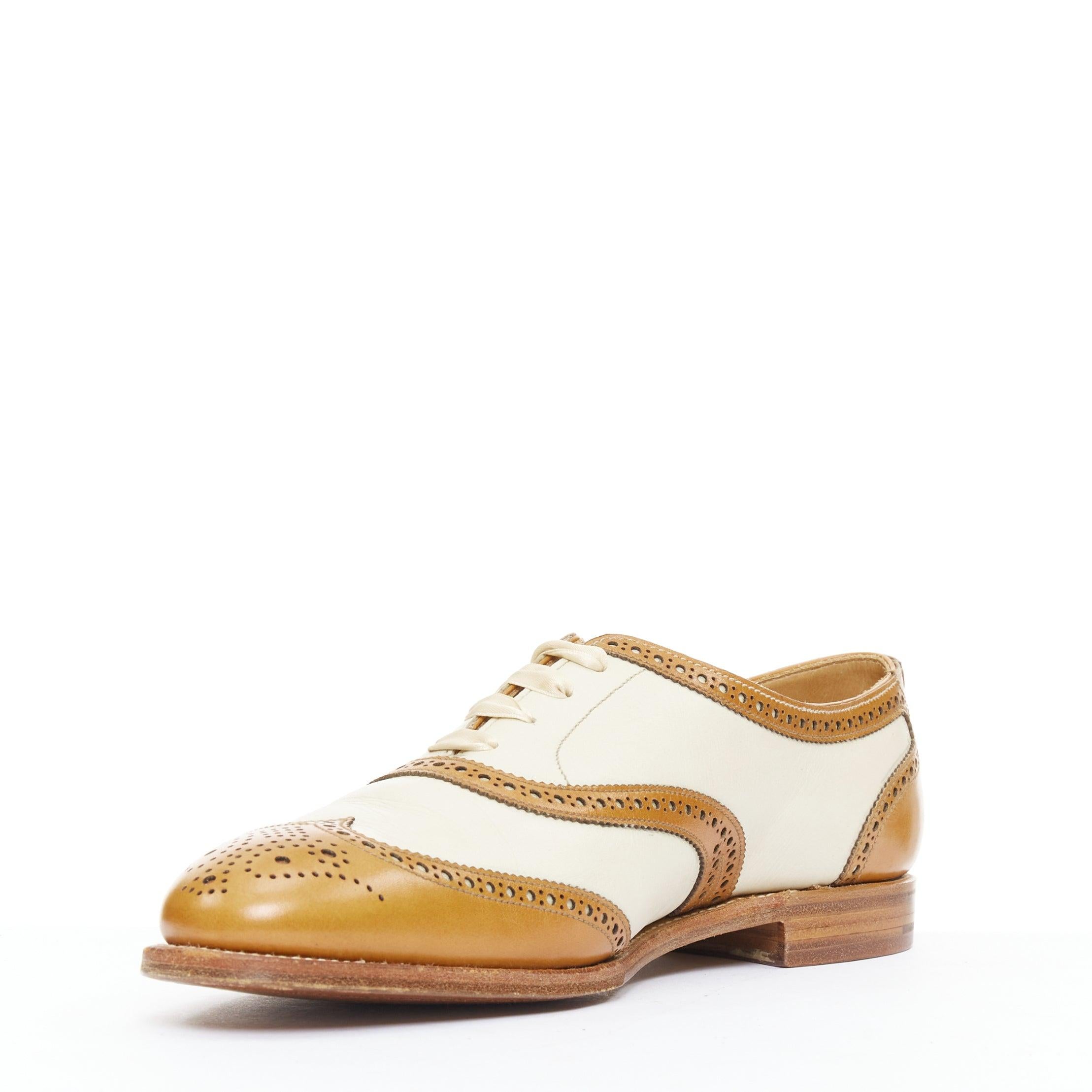 CROCKETT AND JONES Alice Browne brogue à bouts papillons en cuir marron nude UK7 EU40 Bon état - En vente à Hong Kong, NT