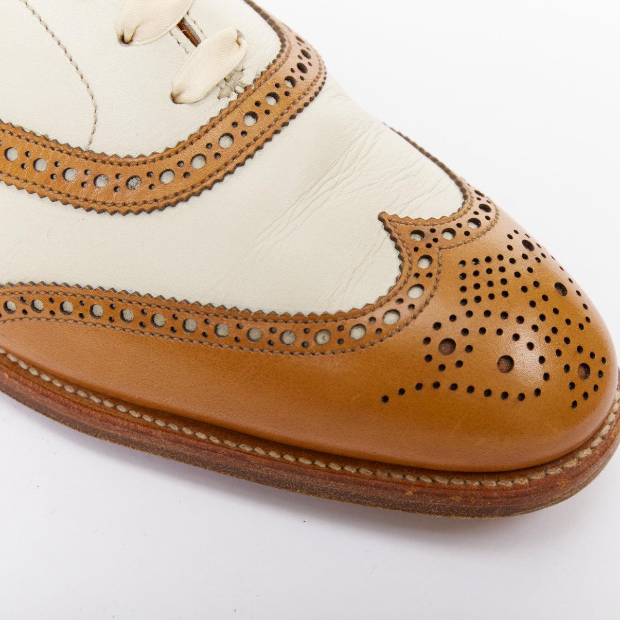 CROCKETT AND JONES Alice Browne brogue à bouts papillons en cuir marron nude UK7 EU40 en vente 2