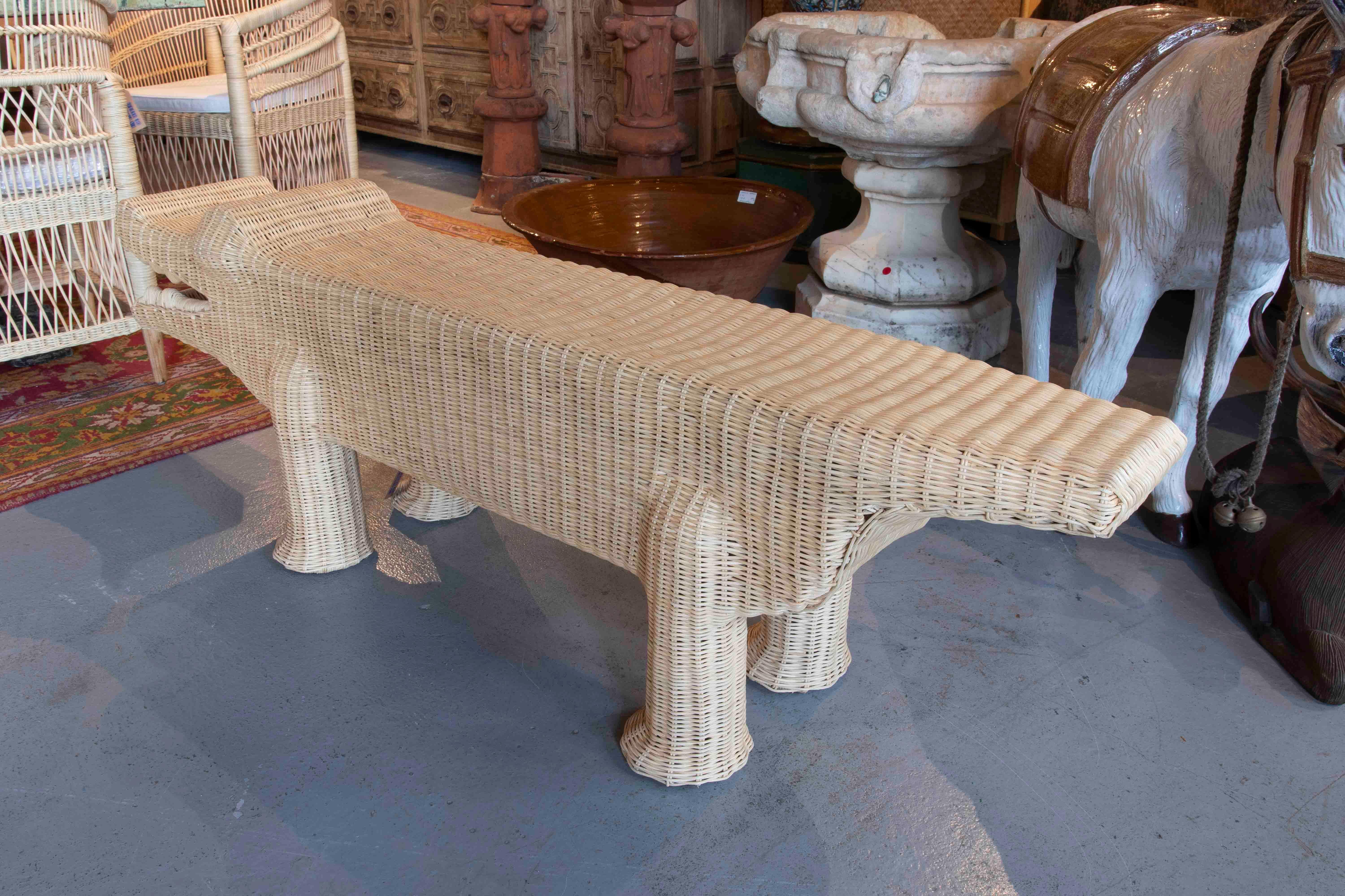 Crocodile Bench Made of Wicker with Iron Structure in Natural Tone In Good Condition For Sale In Marbella, ES
