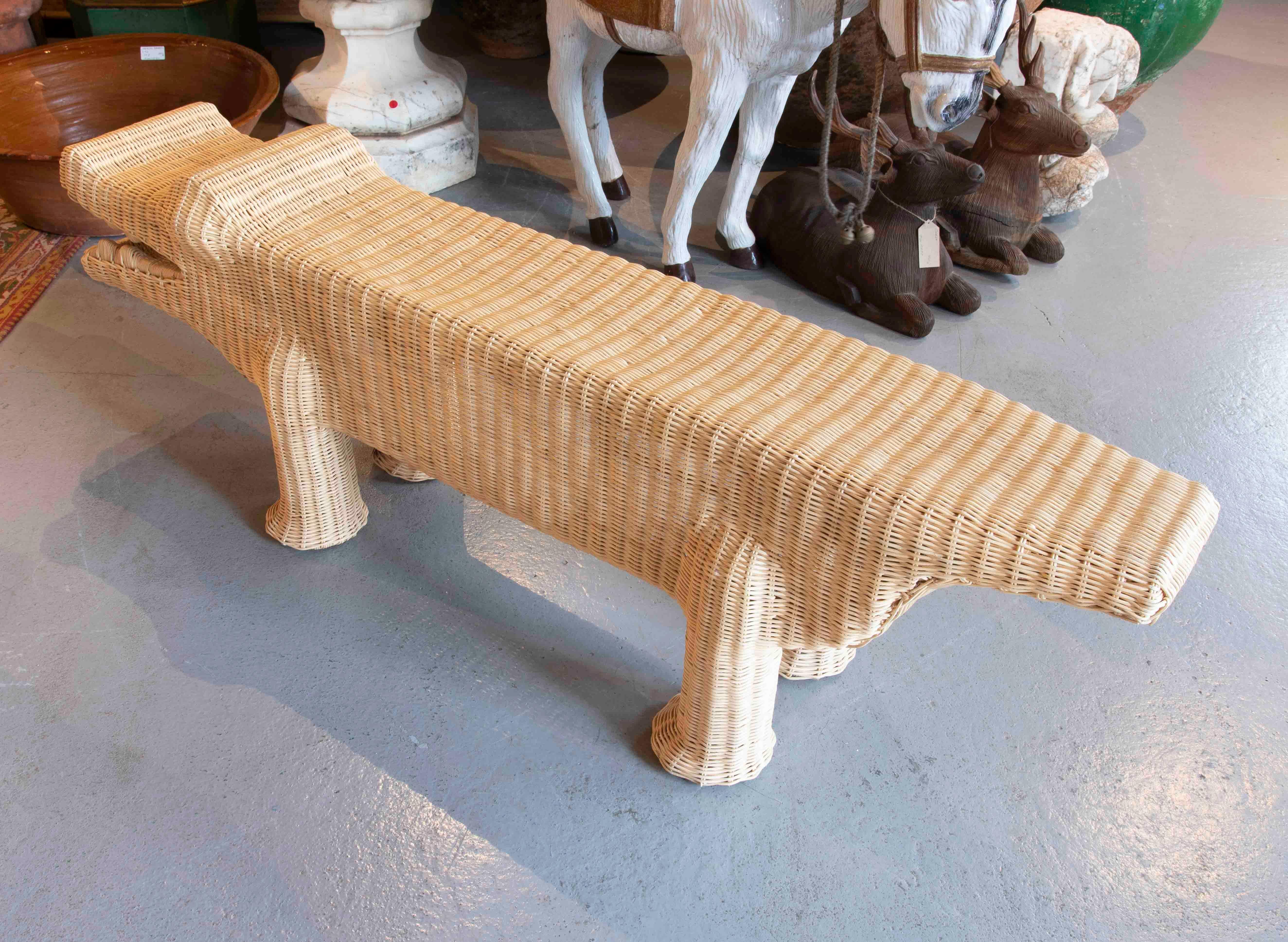 Crocodile Bench Made of Wicker with Iron Structure in Natural Tone For Sale 2