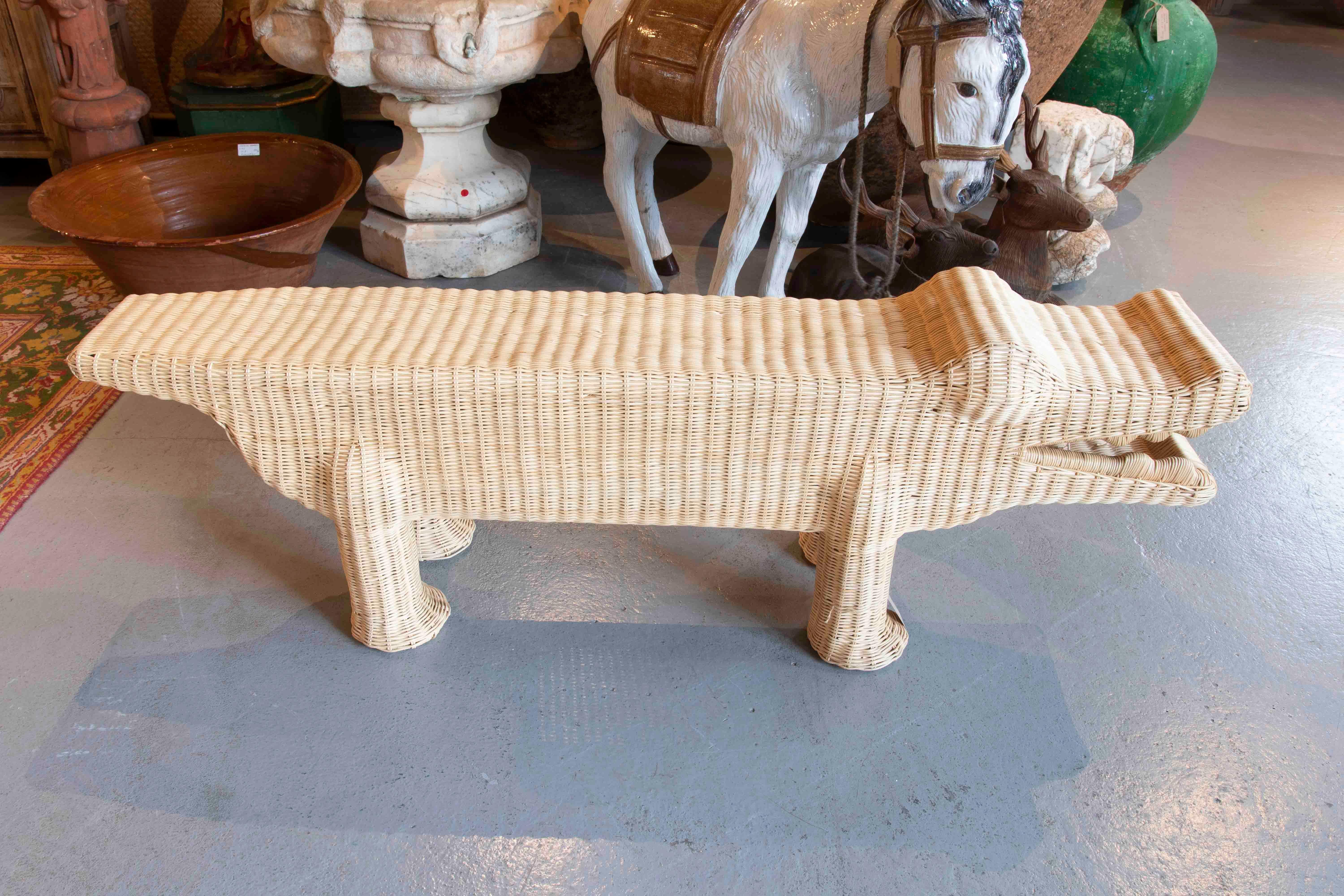 Crocodile Bench Made of Wicker with Iron Structure in Natural Tone For Sale 3