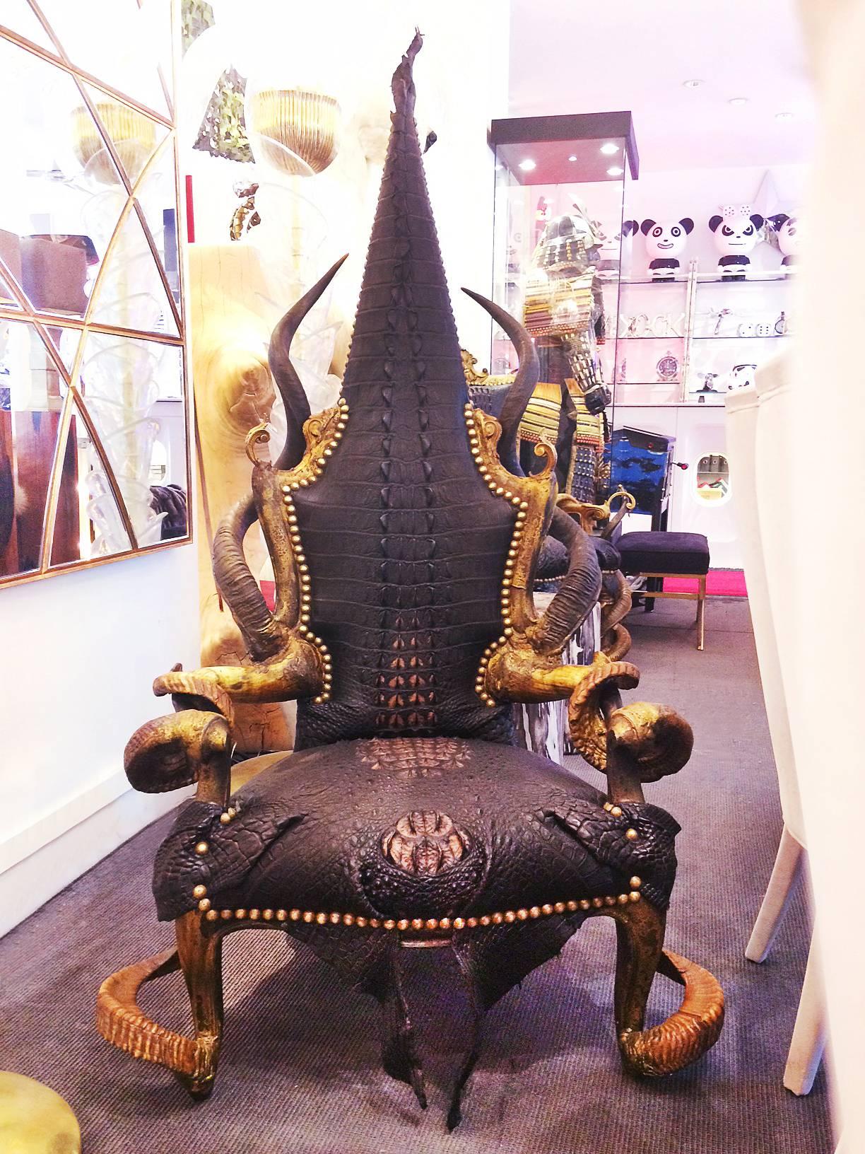 Armchair crocodile black sharp with structure in solid beech wood
and cover with real black tinted crocodile skin. With Nile crocodile skin.
With two real Kudu horns, four real Aries horns and two real Buffalo Water horns.
Nails, details and
