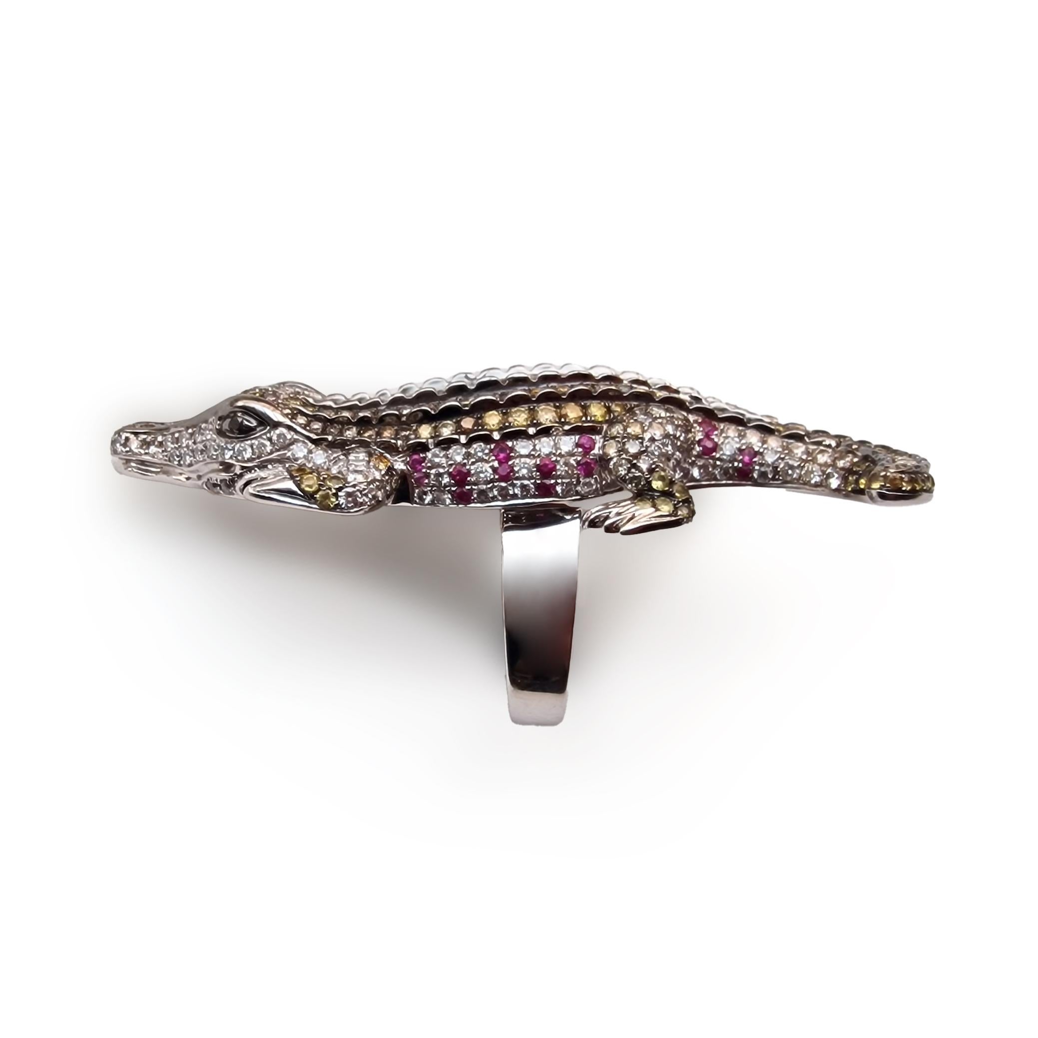 18 Karat Ring mit Krokodil und Diamant in Weißgold (Ästhetizismus) im Angebot