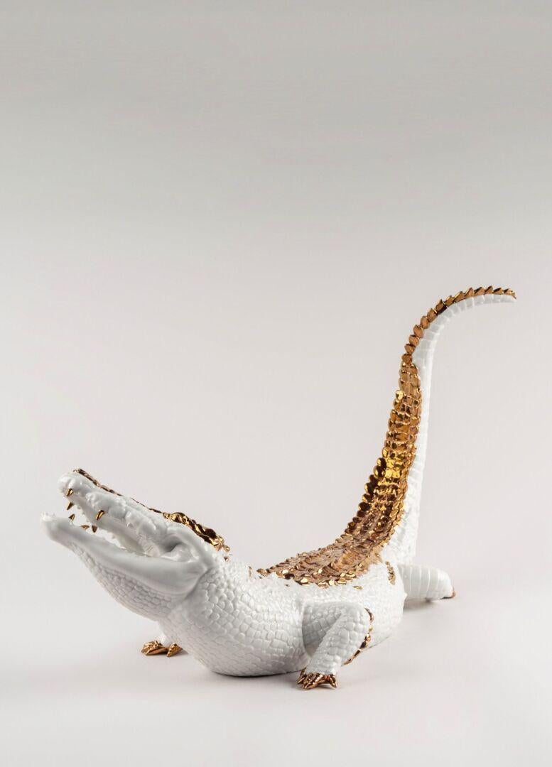 Lladró Crocodile Figurine, Glazed White and Copper In New Condition In New York City, NY