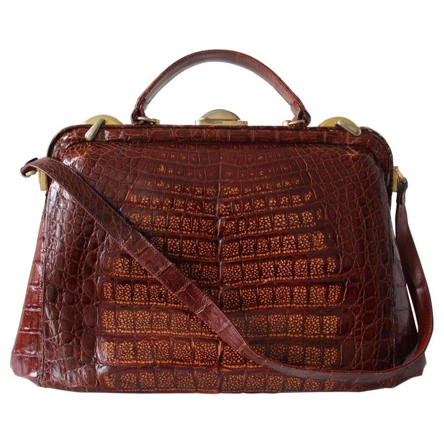 Vintage Real crocodile Brown color Single handle can be carried crossbody too Golden metal Internal zip pocket Additional two large pockets Cm 49 x 29 x 15 (19.2 x 11.4 x 5.9 inches) Good conditions considering the age
