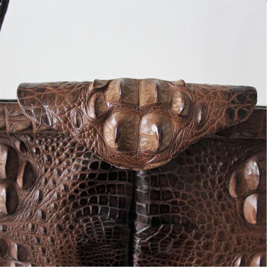 Handtasche aus Krokodil (Schwarz) im Angebot