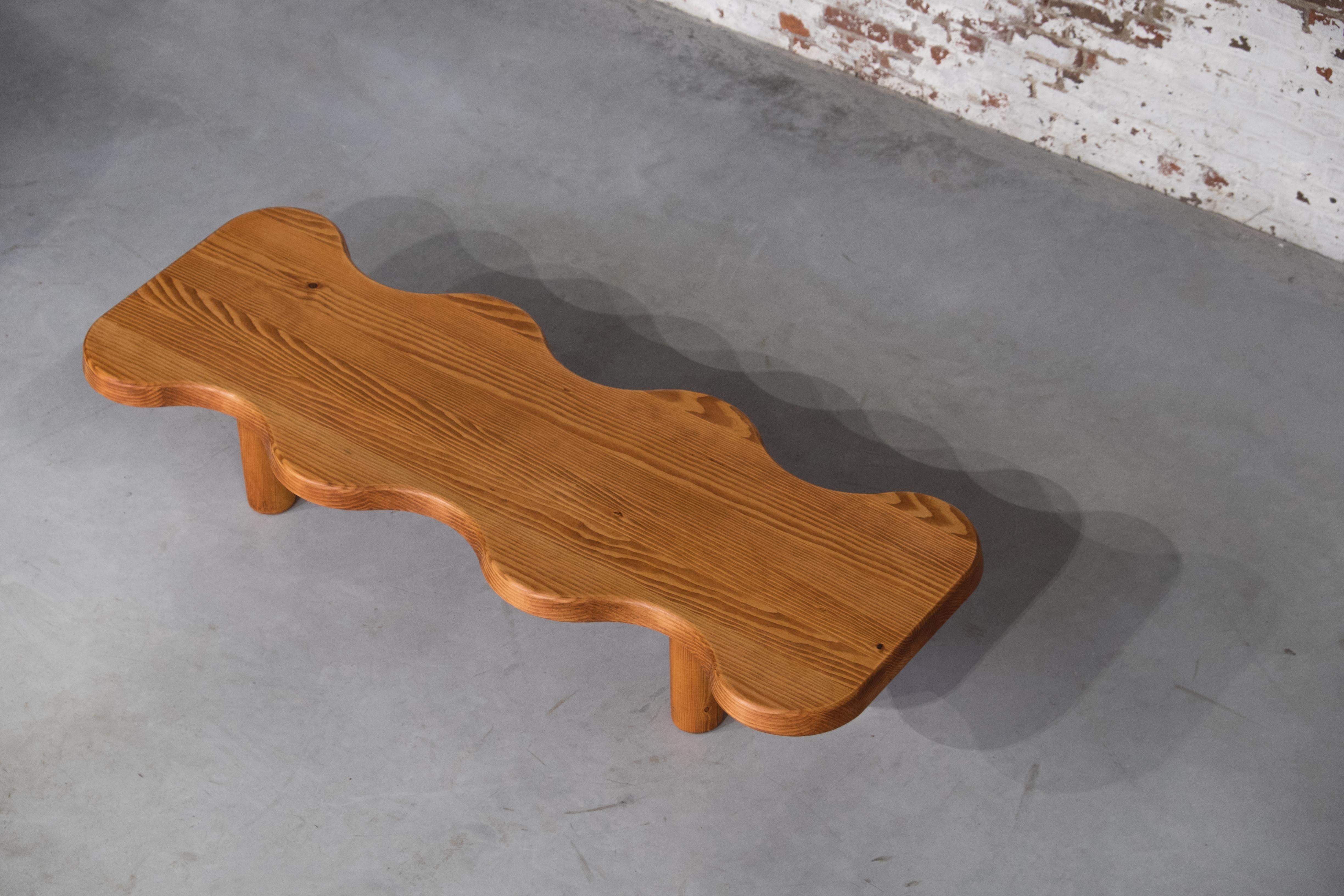 Crocodile low table by Atelier Thomas Serruys
Dimensions: L 180cm, W 64cm, H 34cm
Materials: Solid Oregon

Edition of 50

A soft edged symmetrical shaped coffee table in solid Oregon with hand-turned, demountable legs.

