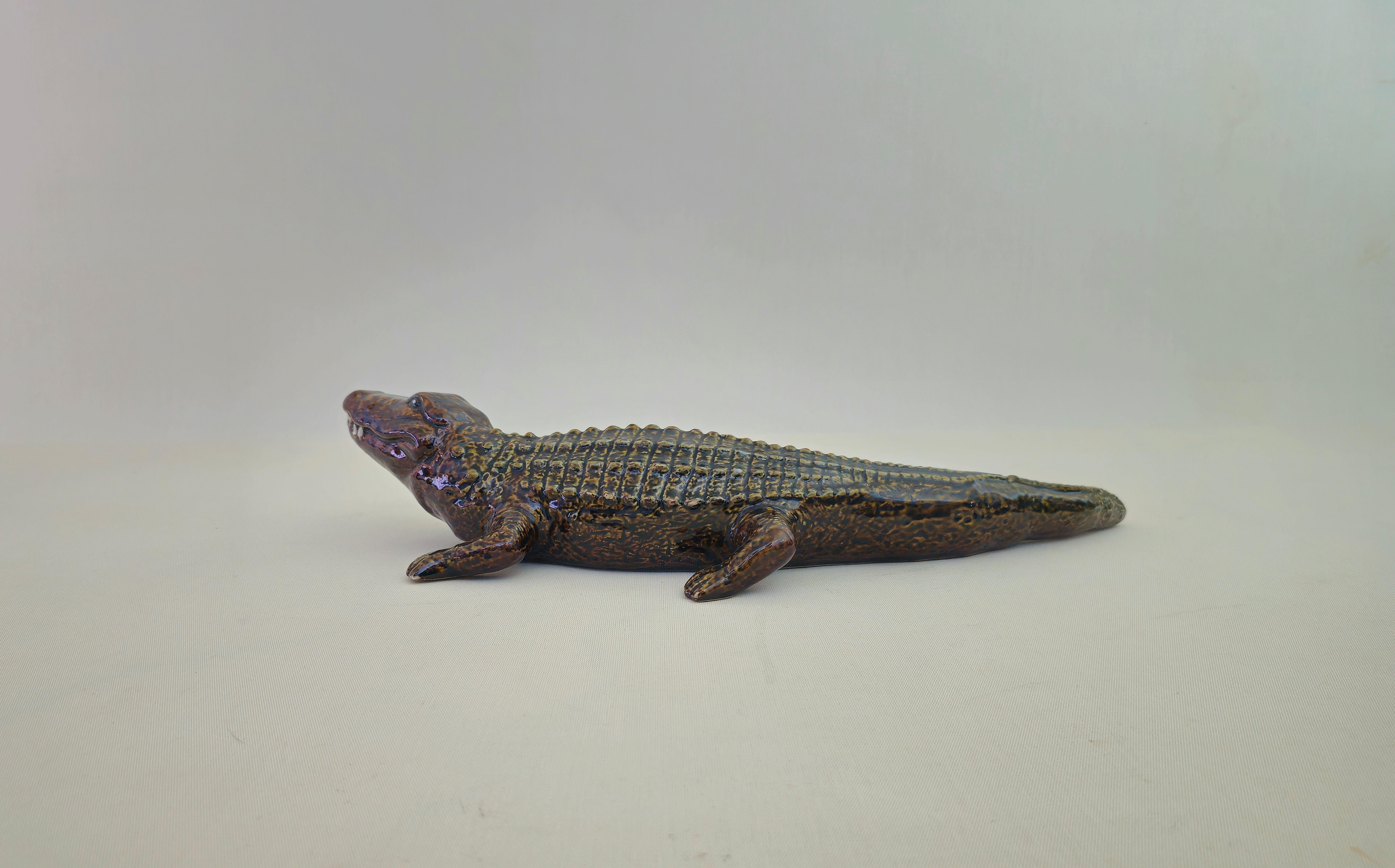 Sculpture en majolique émaillée polychrome crocodile mi-siècle moderne Italie années 60 en vente 3