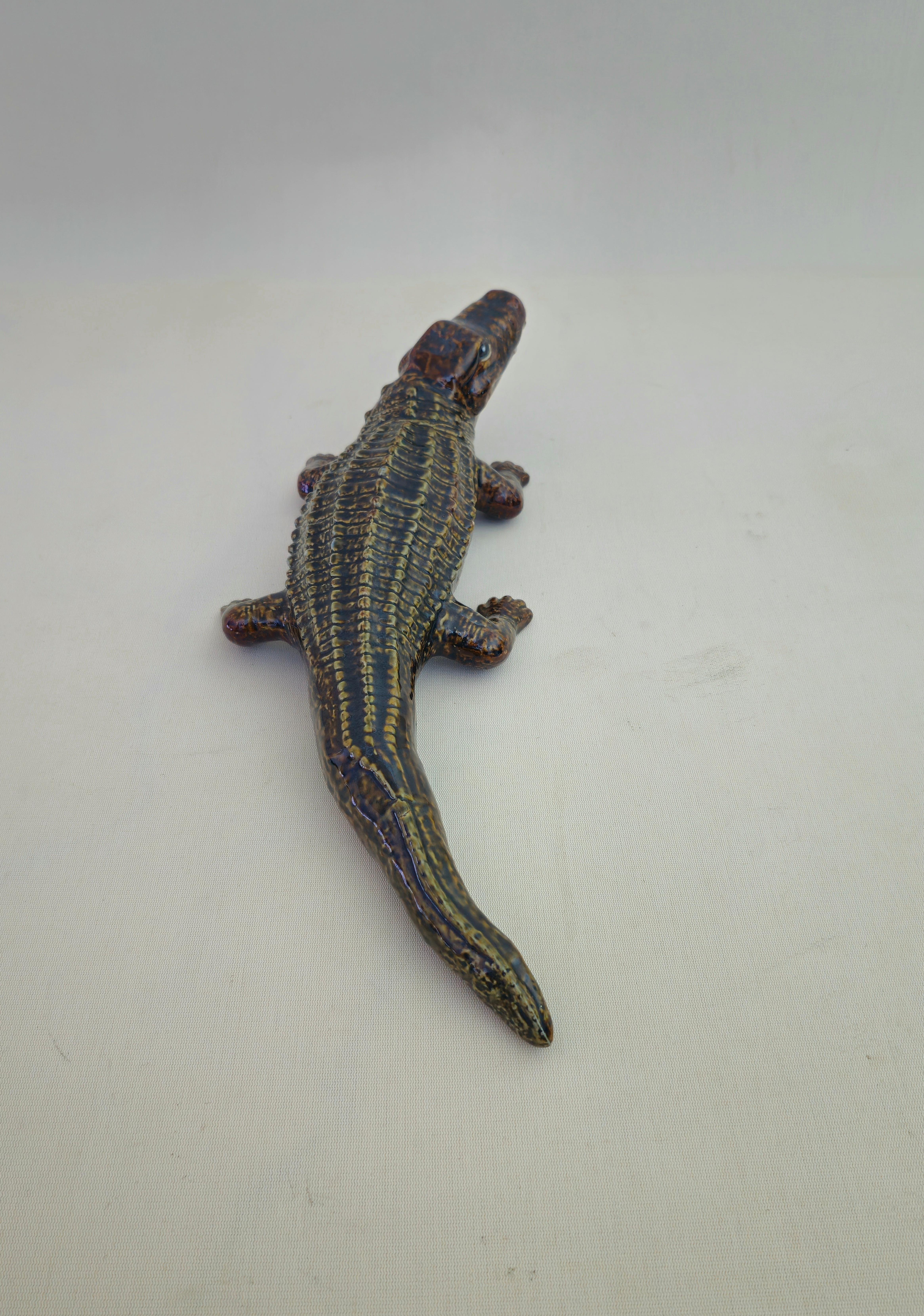 Sculpture en majolique émaillée polychrome crocodile mi-siècle moderne Italie années 60 en vente 4