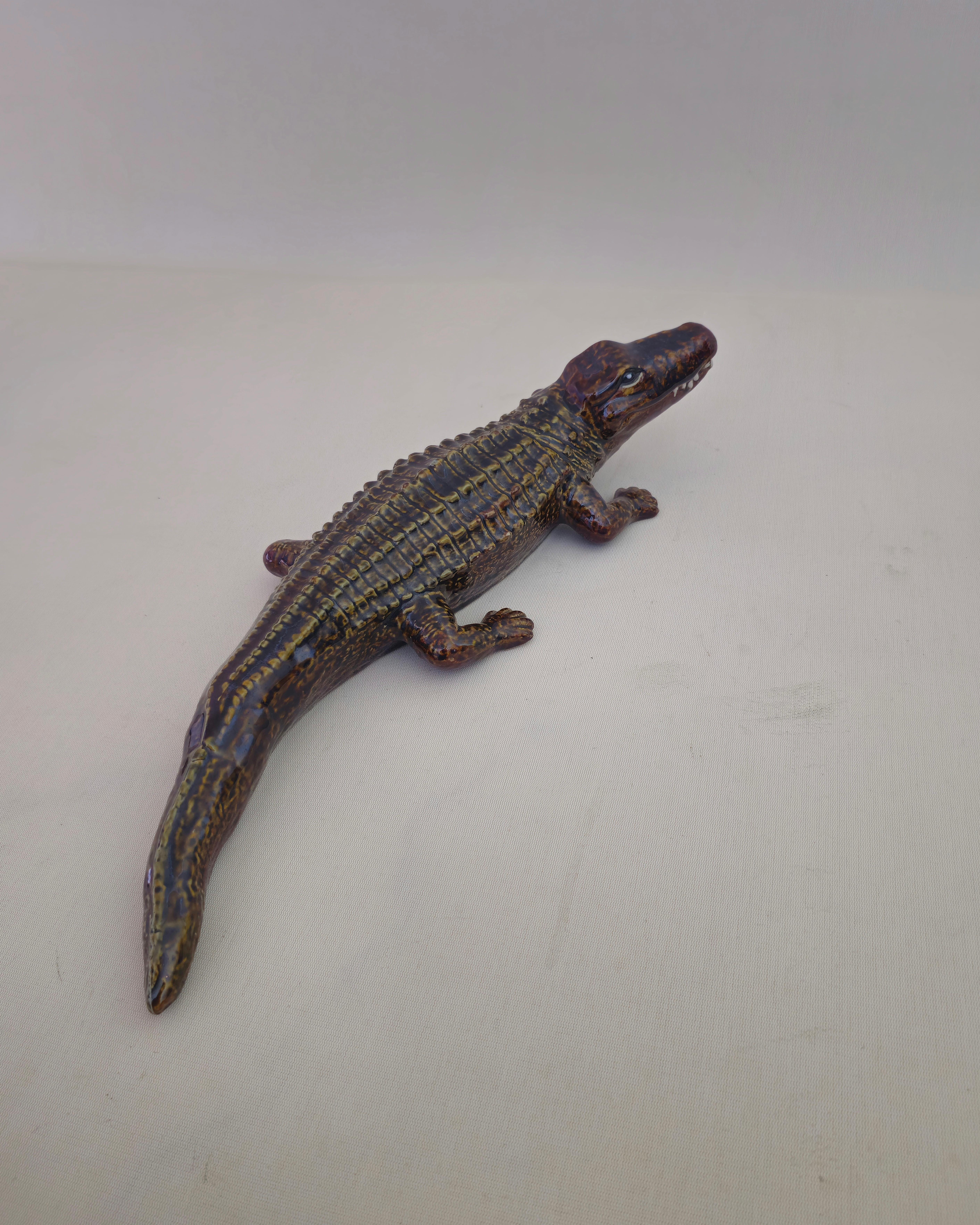 Sculpture en majolique émaillée polychrome crocodile mi-siècle moderne Italie années 60 en vente 6