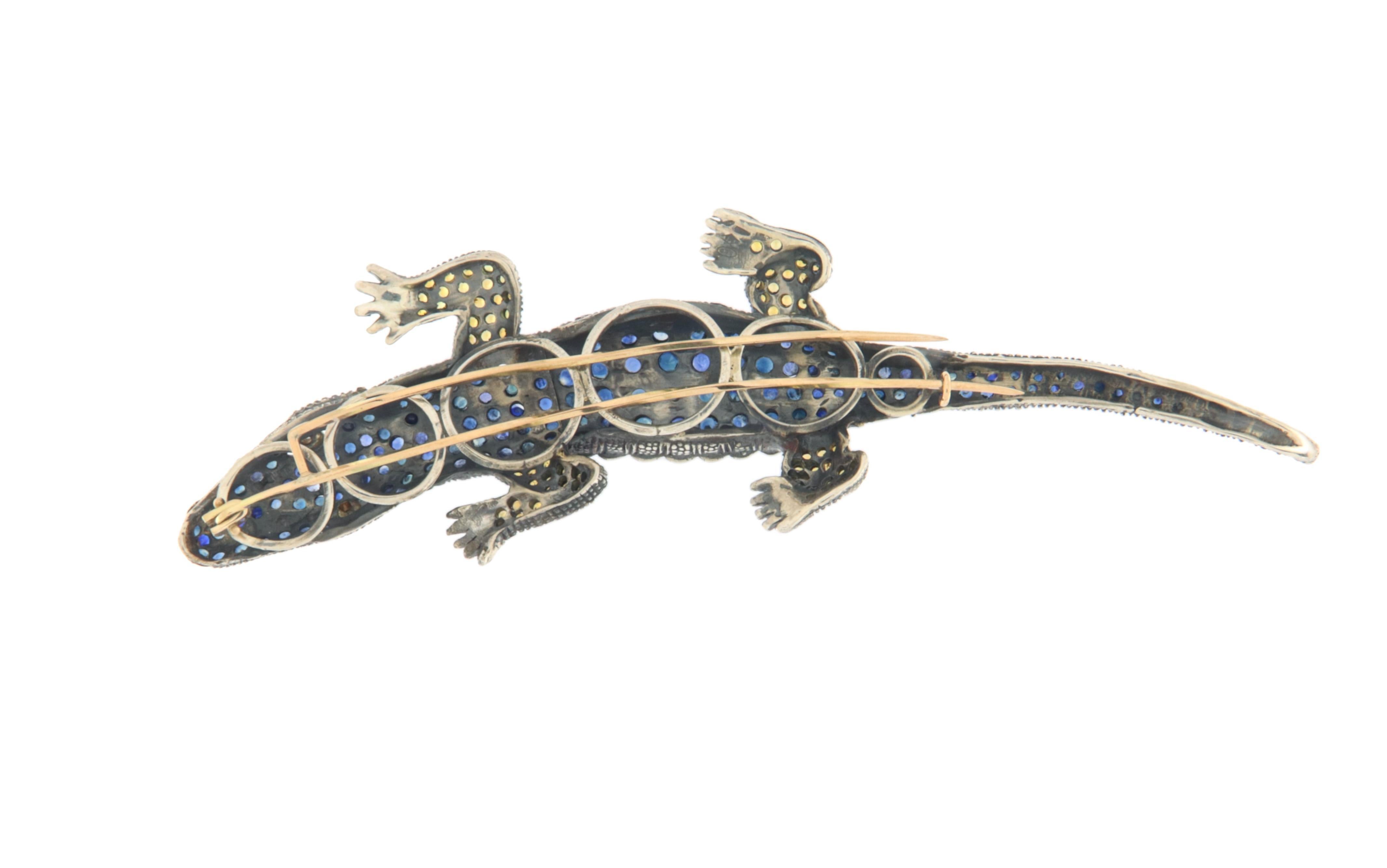 Brilliant Cut Crocodile Sapphires Diamonds 14 Karat Yellow Gold Brooch For Sale