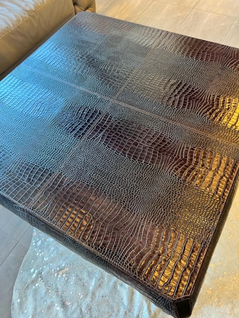 XXIe siècle et contemporain Table de cocktail carrée en cuir marron chocolat estampillé crocodile Stitch by Stitch  en vente