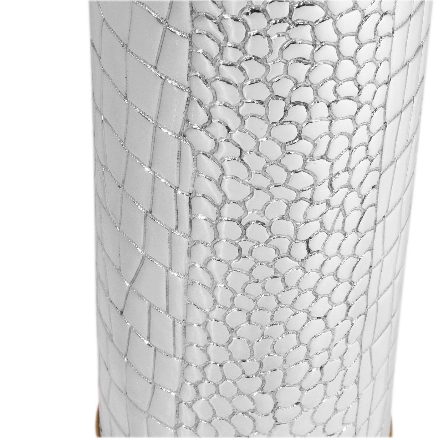 This sophisticated wine cover in pure silver 999/°°, with its crocodile leather-like texture minutely handcrafted by master goldsmith Marco Fedi, pays homage to the century-old leather industry in Tuscany. The production process for this piece took