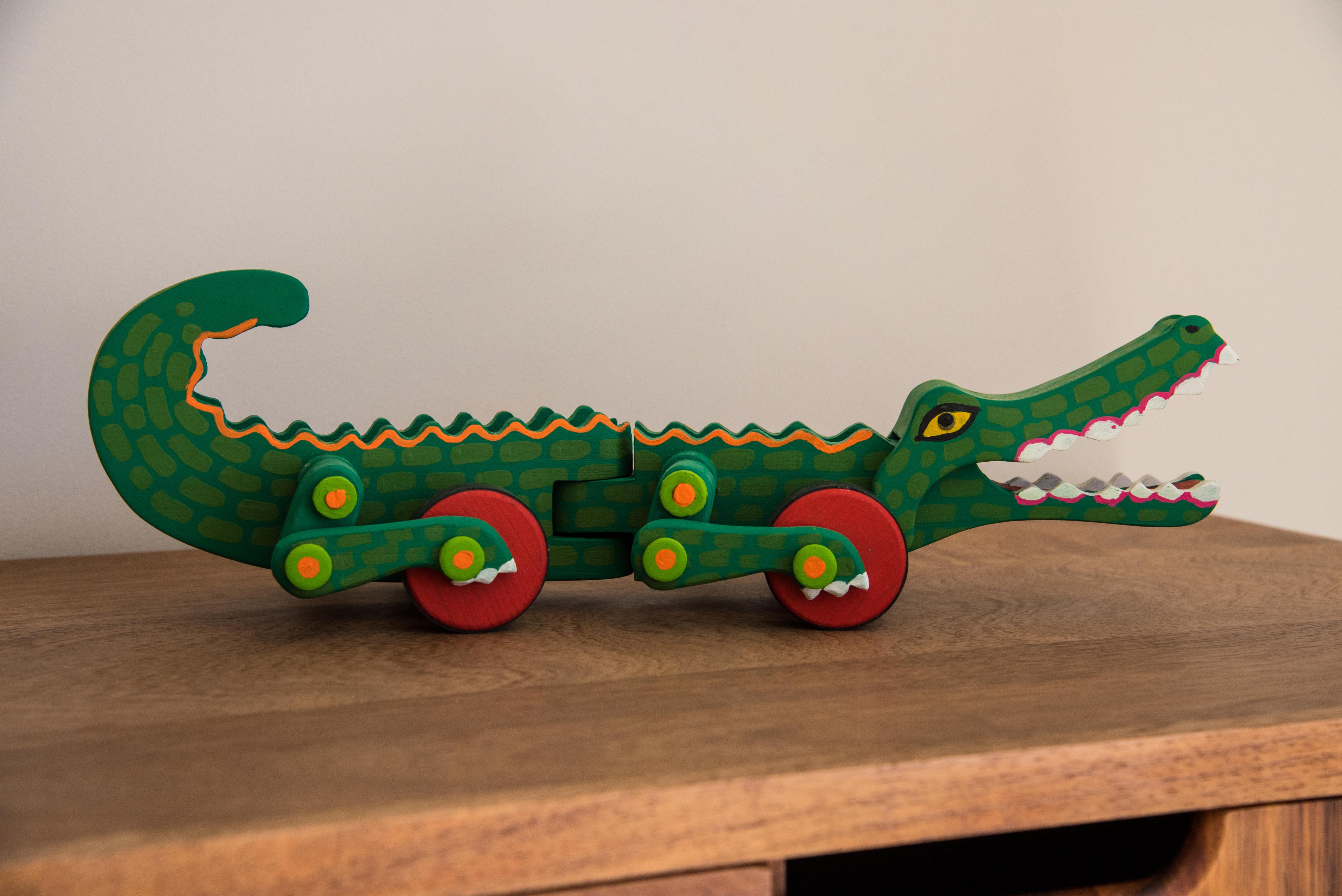 Krokodil Wood Toy Mexikanische Volkskunst Handbemalt Kunsthandwerkliche Figur Mechaniker im Angebot 1