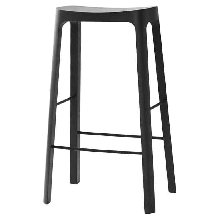 Tabouret de bar Crofton avec cadre en bois de pin teinté en noir par Daniel Schofield