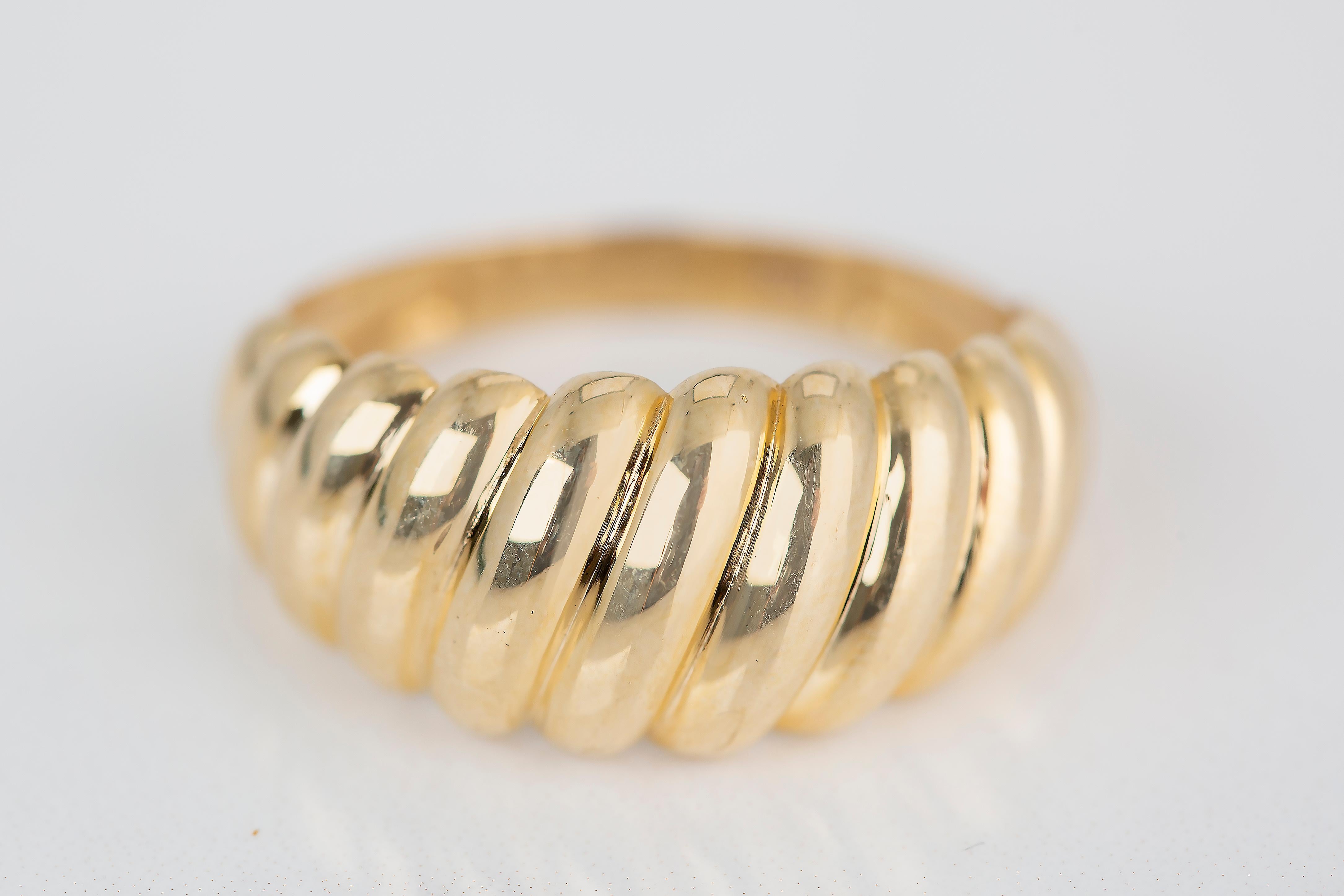 Im Angebot: Croissant-Ring, Kuppel-Croissant-Ring, 14K Gold Croissant-Ring () 2