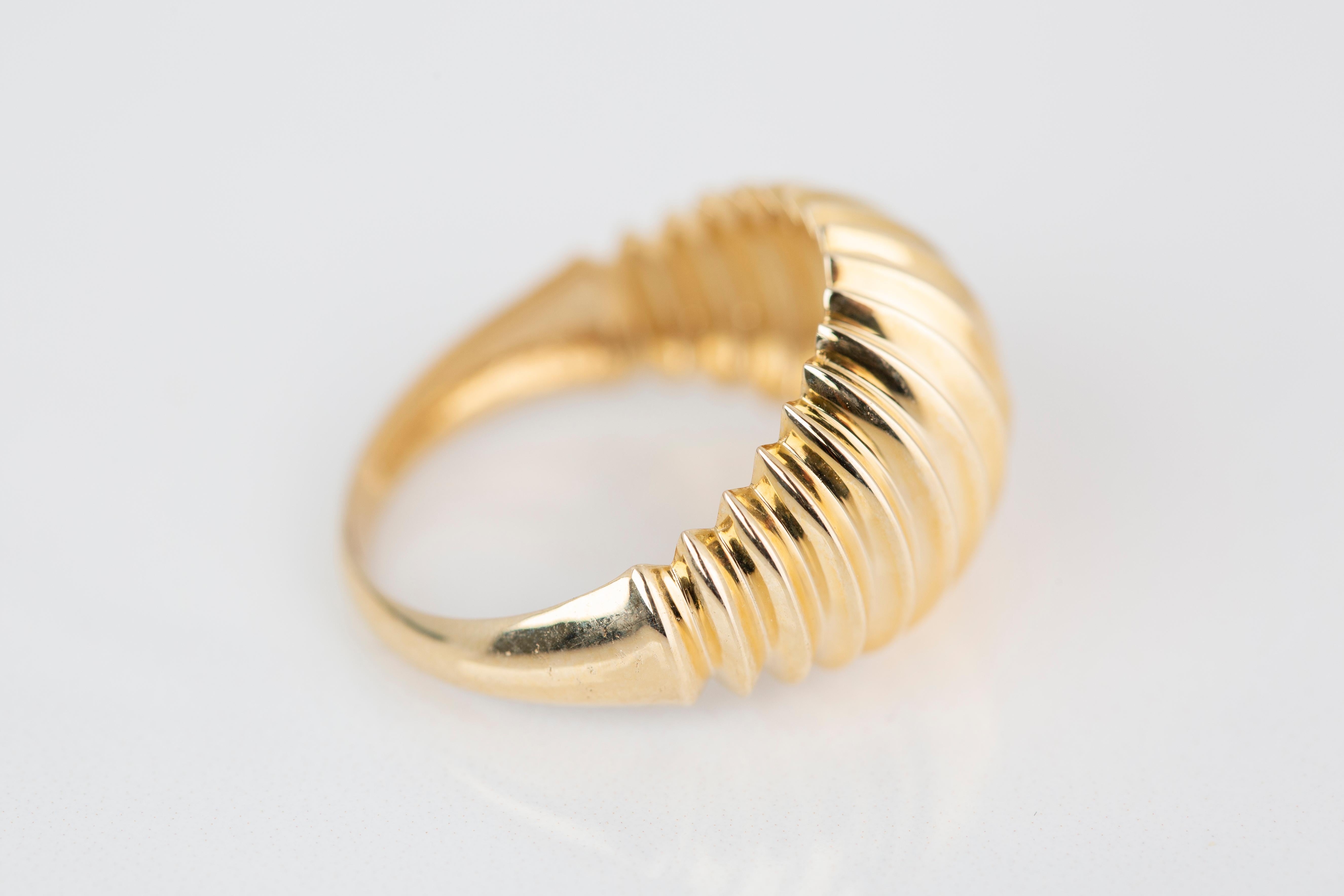 Im Angebot: Croissant-Ring, Kuppel-Croissant-Ring, 14K Gold Croissant-Ring () 7