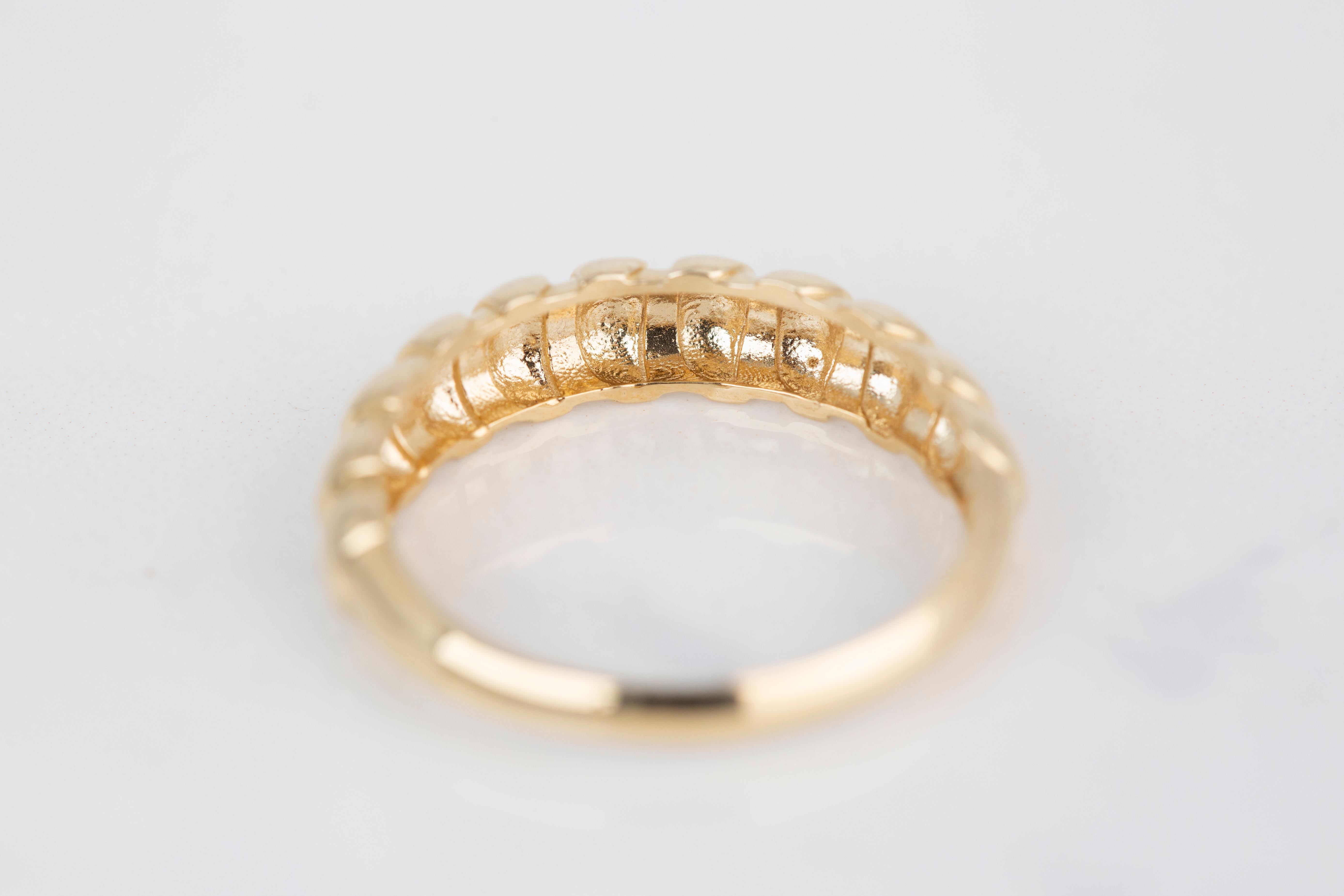 Im Angebot: Croissant Ring, Kuppel Croissant Ring, 14K Gold Croissant Ring () 7