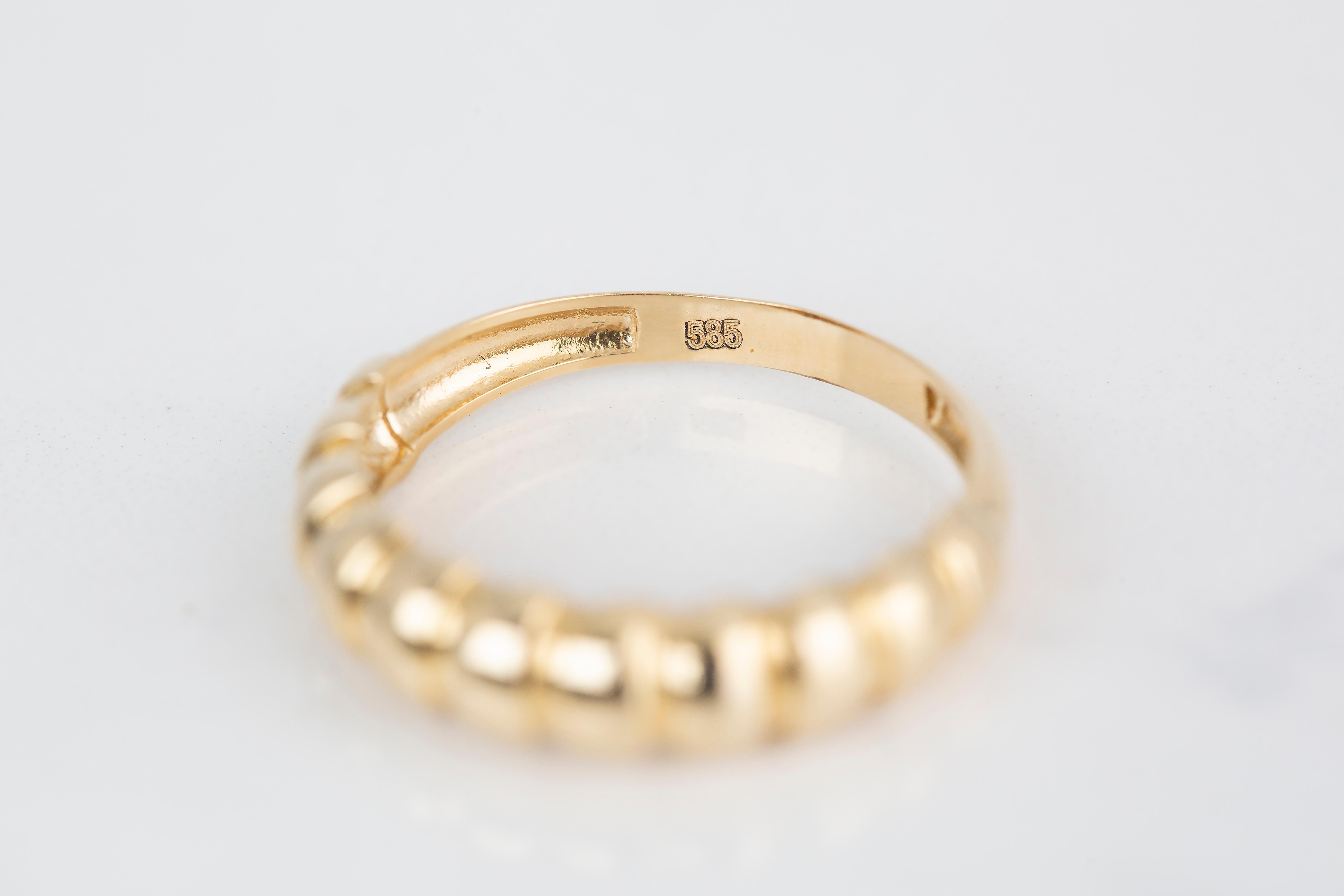 Im Angebot: Croissant Ring, Kuppel Croissant Ring, 14K Gold Croissant Ring () 8
