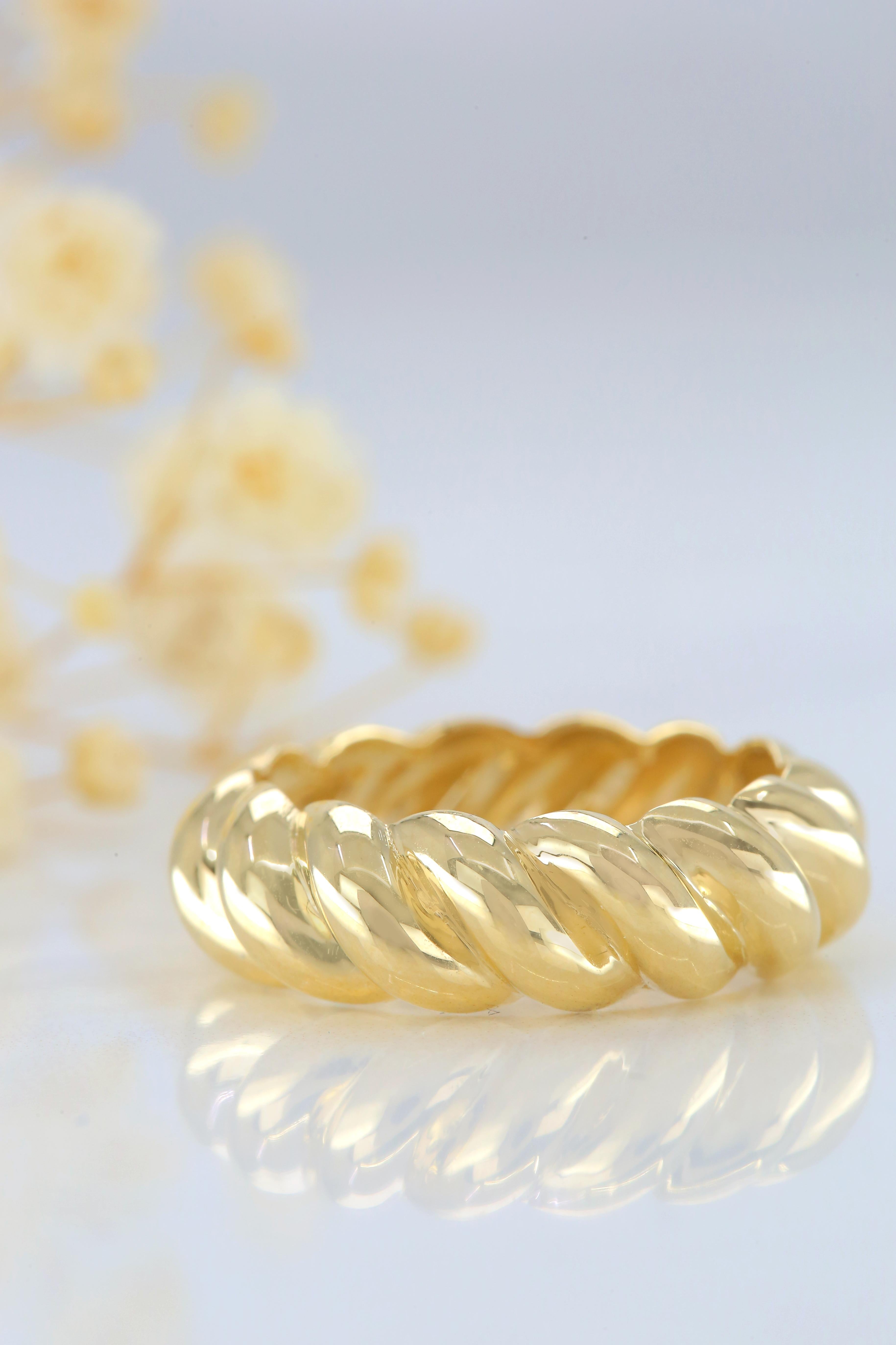 Im Angebot: Croissant Ring, Vollkuppel-Croissant-Ring, 14K Gold Croissant-Ring () 6