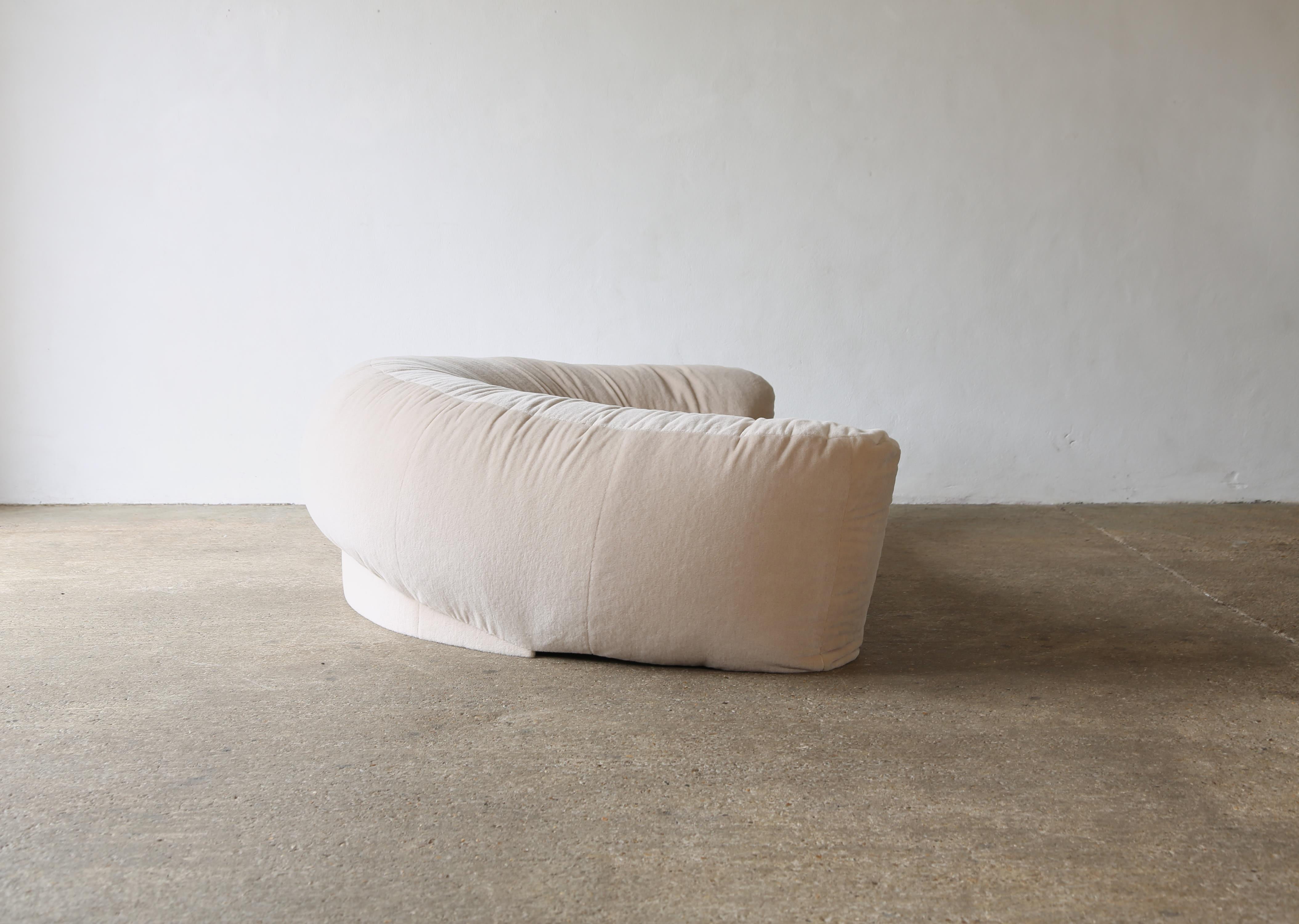 Croissant-Sofa von Raphael Raffel für Honore Paris, reines Alpaka, 1970er Jahre im Angebot 8