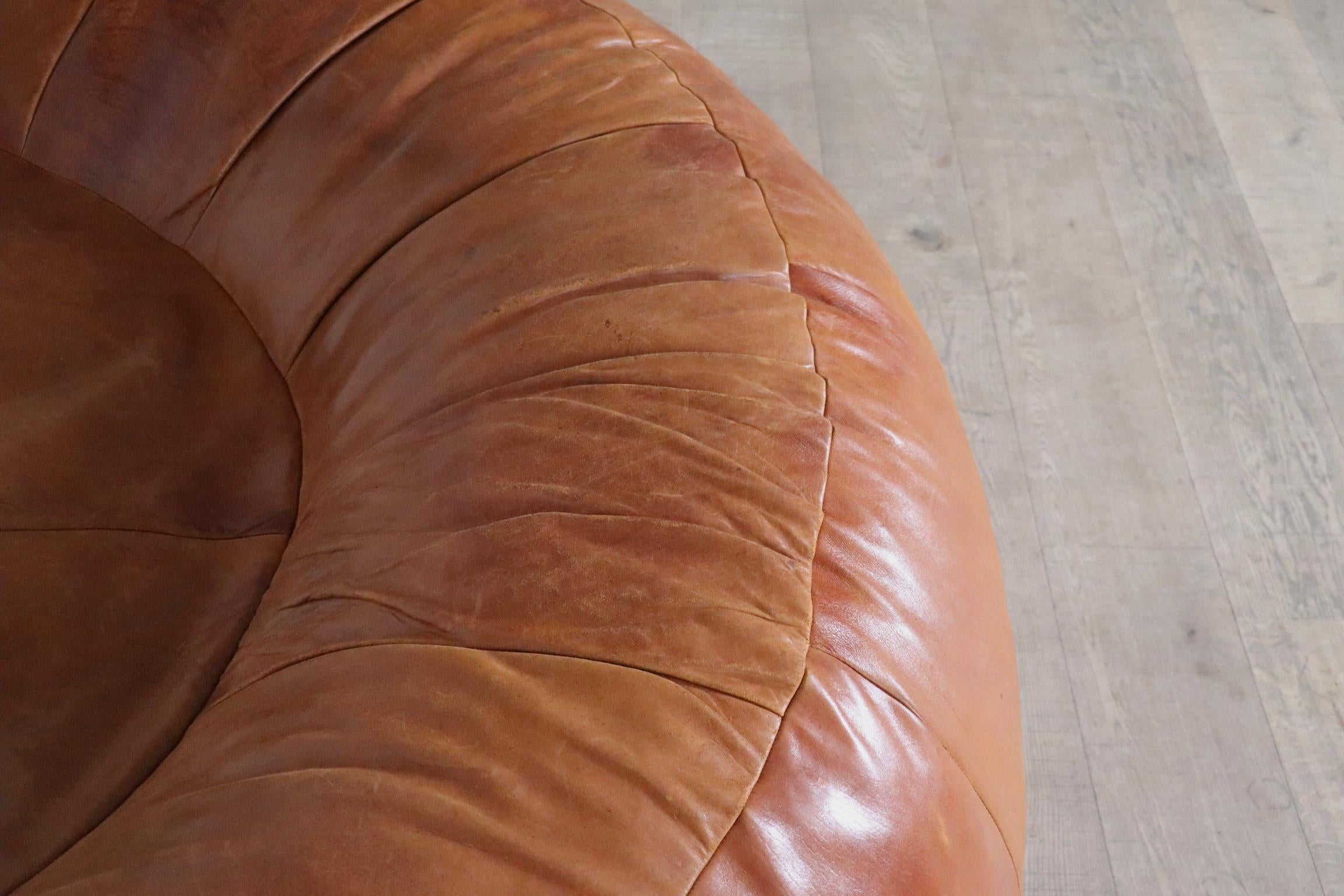Croissant Sofa in Cognac Leather by Raphael Raffel for Honore Paris, 1970s For Sale 6