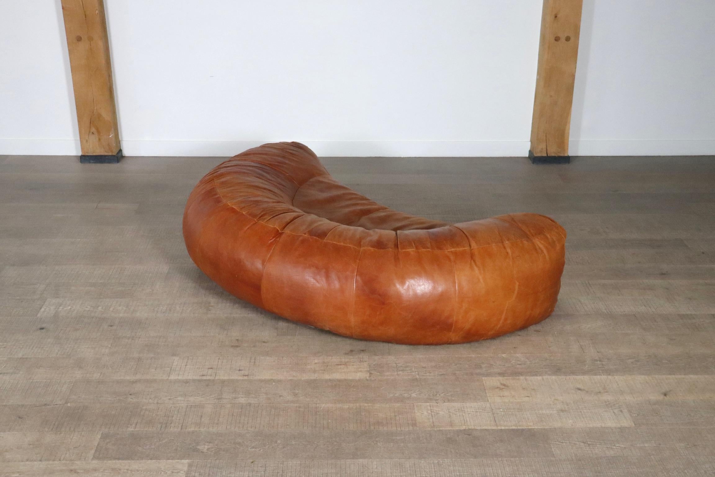 Croissant Sofa in Cognac Leather by Raphael Raffel for Honore Paris, 1970s For Sale 7
