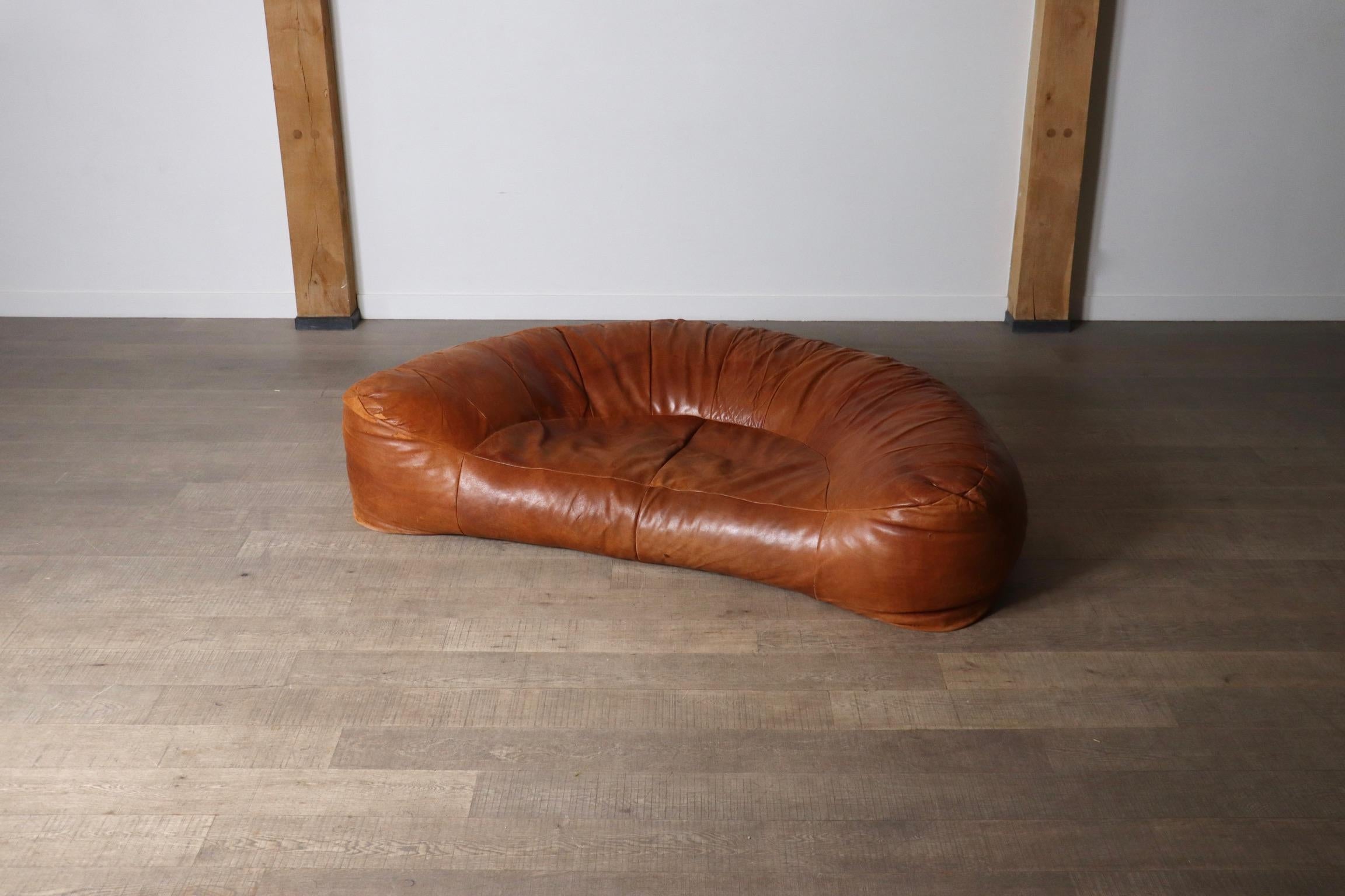 Croissant Sofa in Cognac Leather by Raphael Raffel for Honore Paris, 1970s For Sale 9