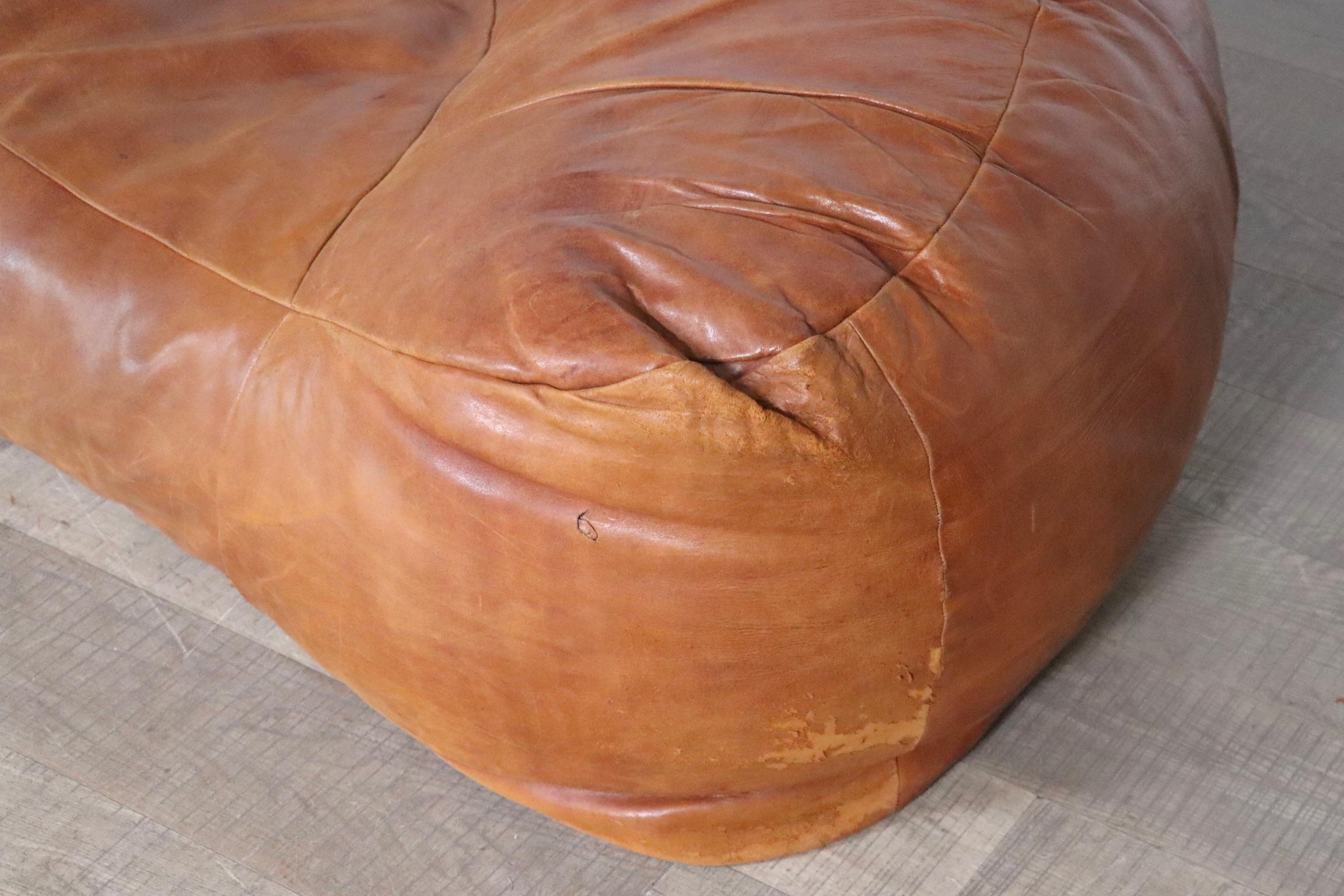 Croissant Sofa in Cognac Leather by Raphael Raffel for Honore Paris, 1970s For Sale 12