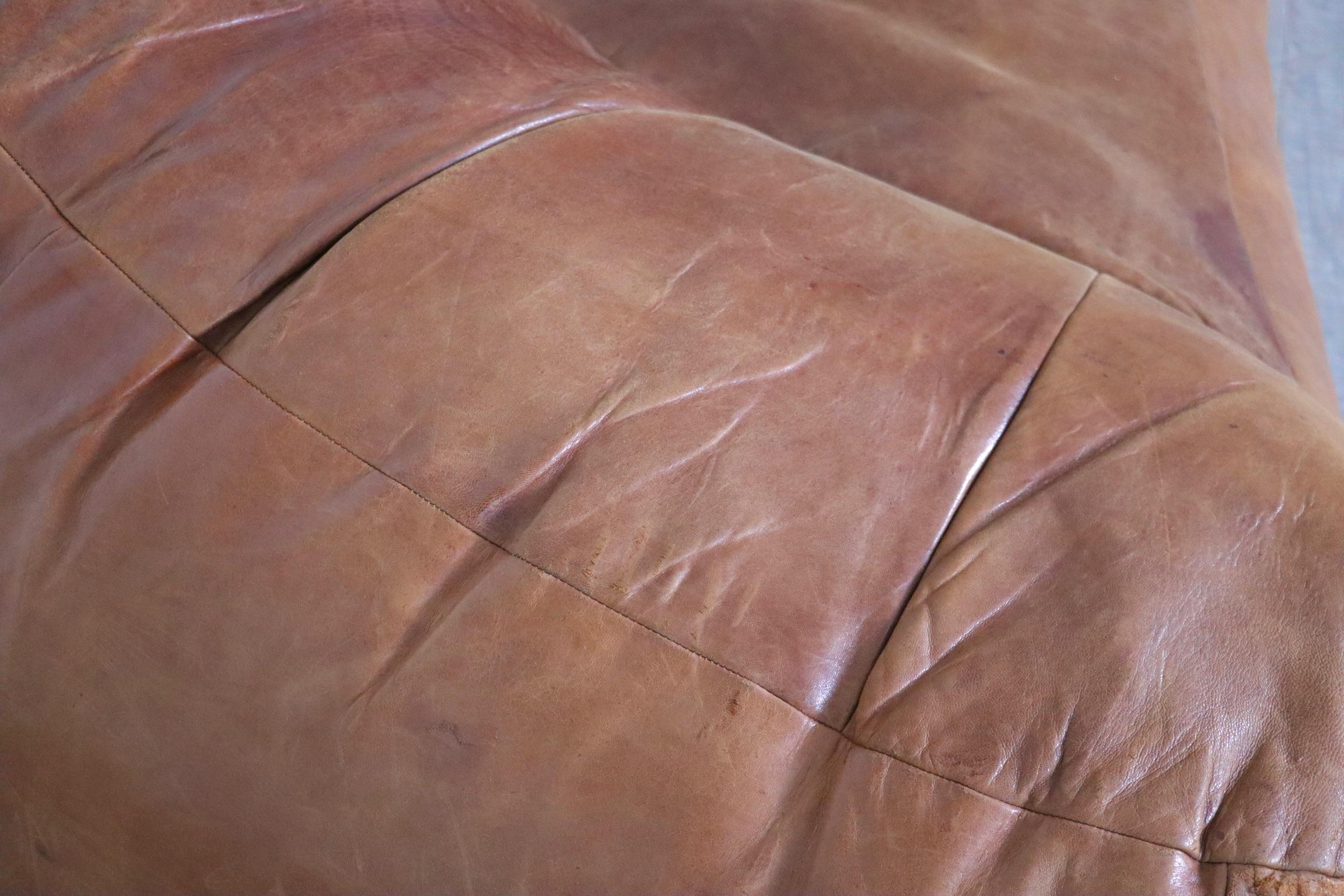 Croissant Sofa in Cognac Leather by Raphael Raffel for Honore Paris, 1970s For Sale 3