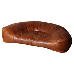 Divano Croissant in pelle cognac di Raphael Raffel per Honore Paris, anni '70