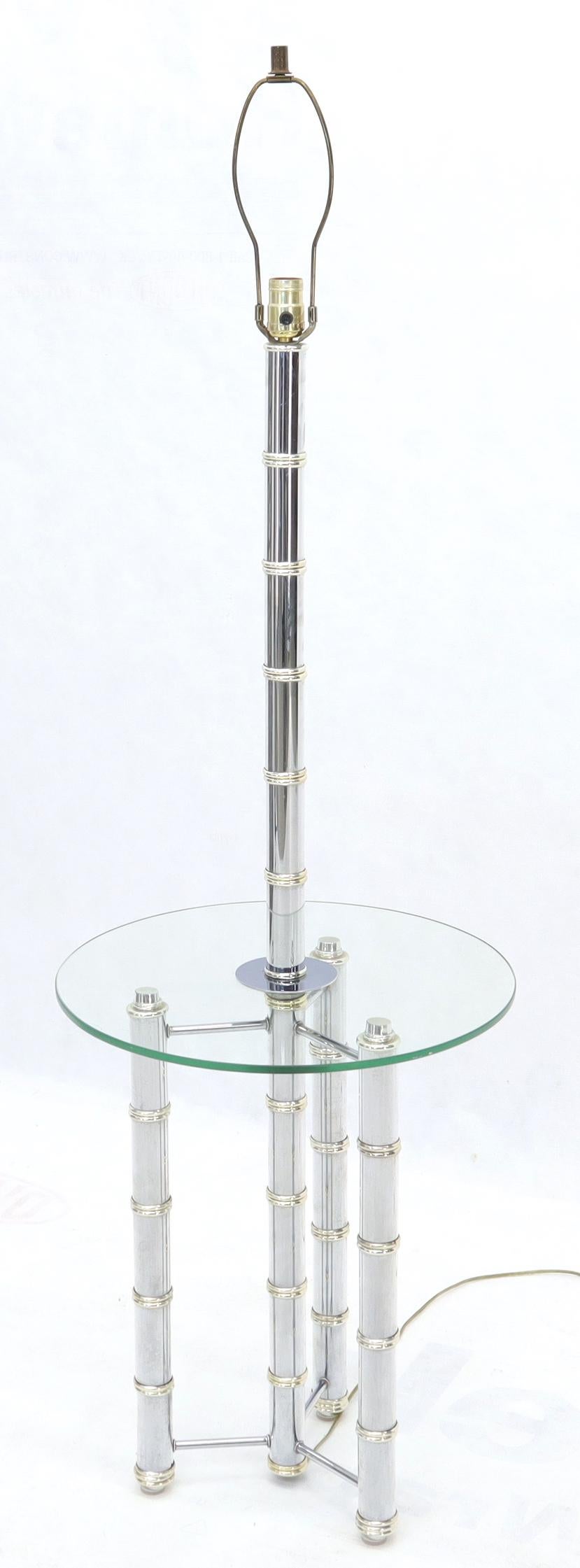 Laiton Lampadaire tripode en verre pour table d'appoint en faux bambou:: chrome et laiton en vente