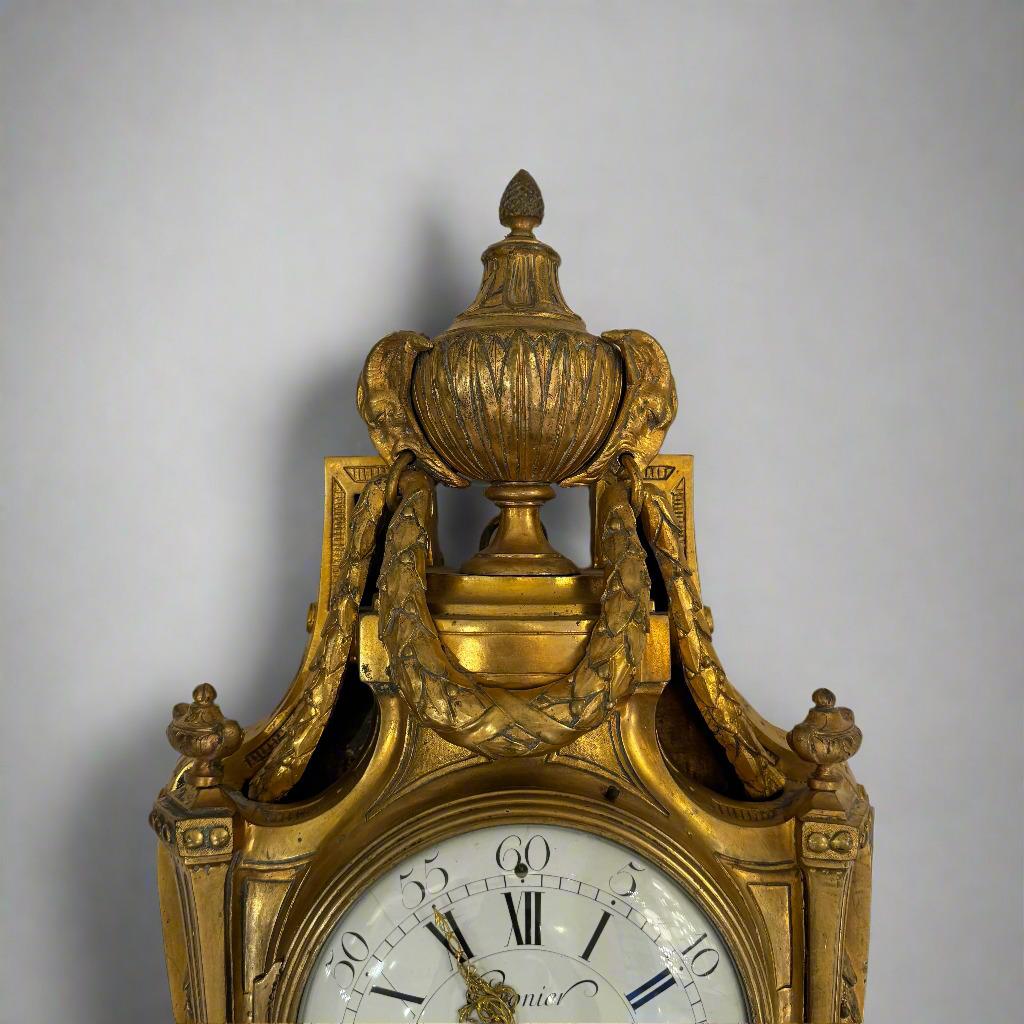 Français Horloge murale française d'époque Louis XVI en bronze doré Cronier Paris en vente