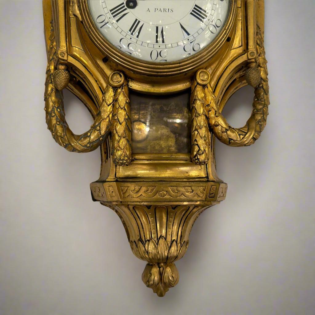 XVIIIe siècle Horloge murale française d'époque Louis XVI en bronze doré Cronier Paris en vente