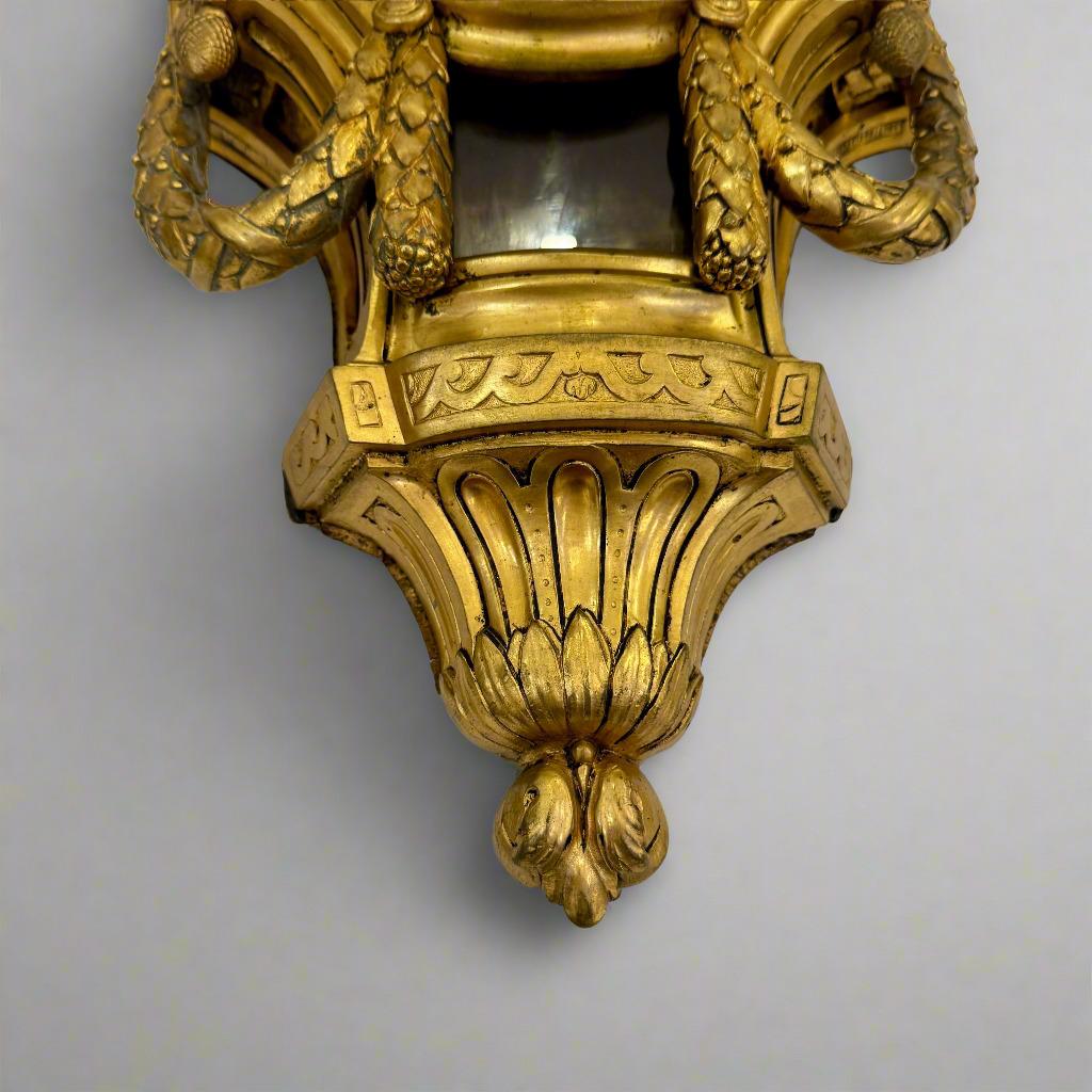 Bronze Horloge murale française d'époque Louis XVI en bronze doré Cronier Paris en vente