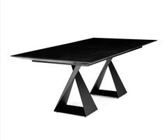 Mesa de comedor extensible con tablero de roble negro de 79 pulgadas y patas de metal, Cronos Design