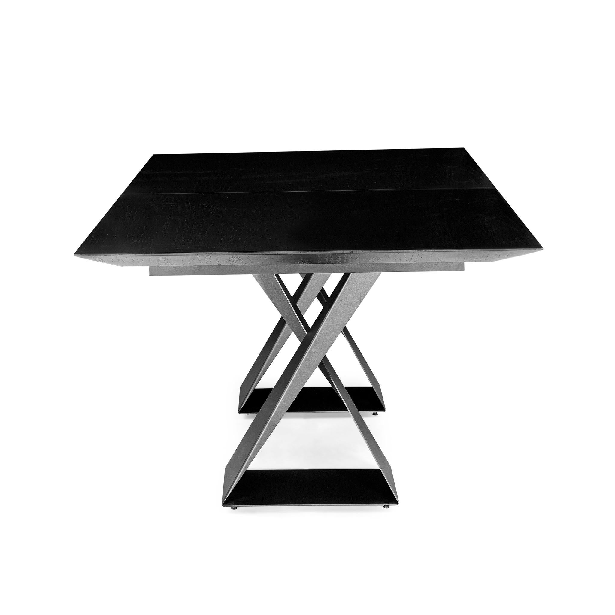 Table de salle à manger extensible avec plateau en Oak Oakne noir de 79 pouces et pieds en métal, Cronos Design en vente 1