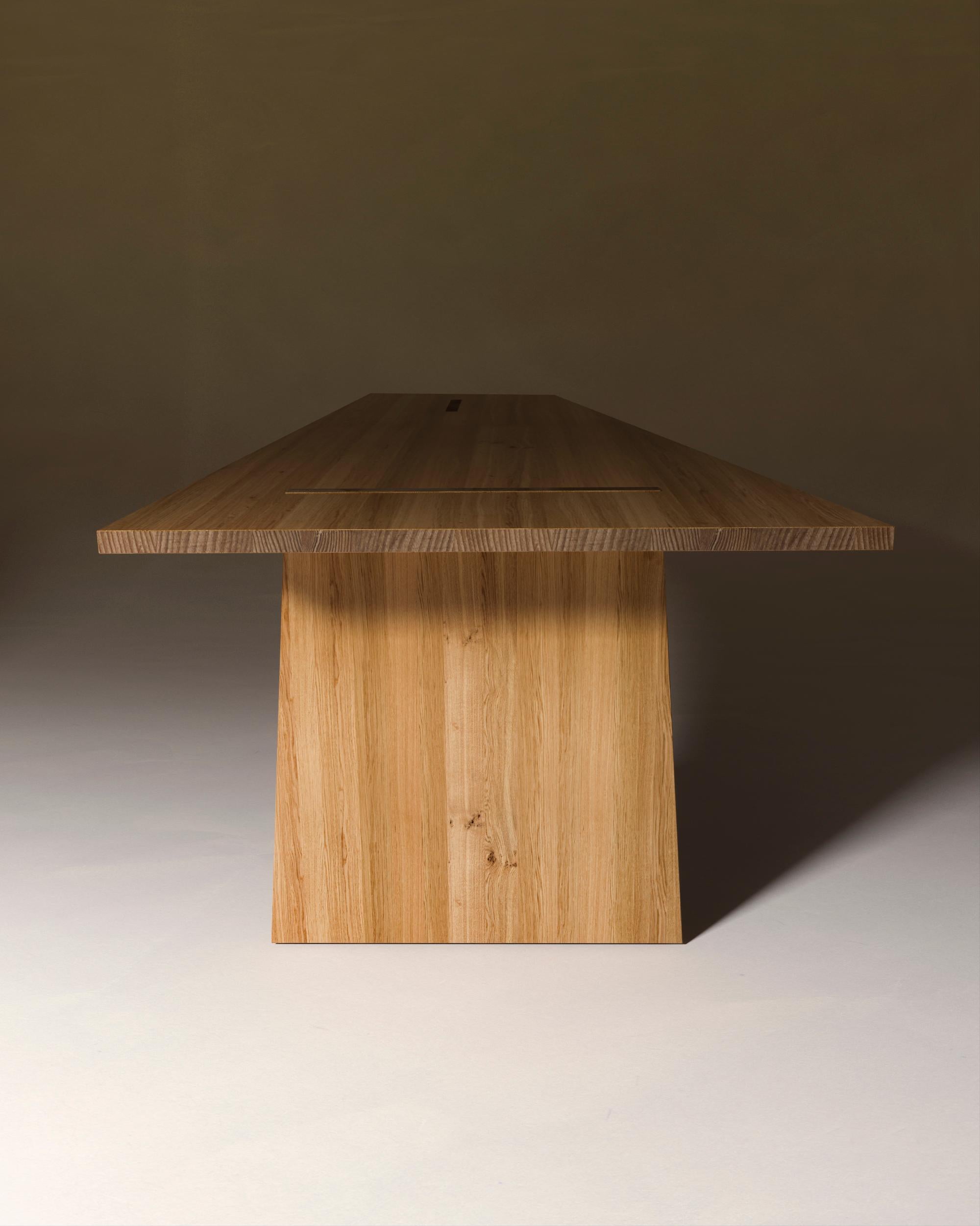Crooked Dining Table by Nazara Lázaro In New Condition For Sale In Geneve, CH