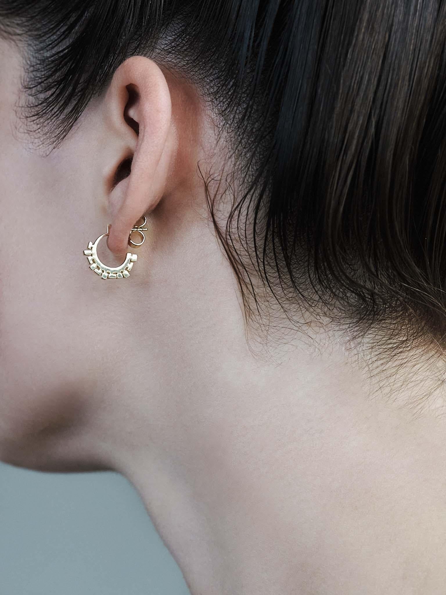 Introducing the CROON collection. The idea of this collection is to create jewelry with patterns and shapes in which each individual sees something different.

We work in partnership with Pierredes, a Dutch company that, like us, uses only fair gold