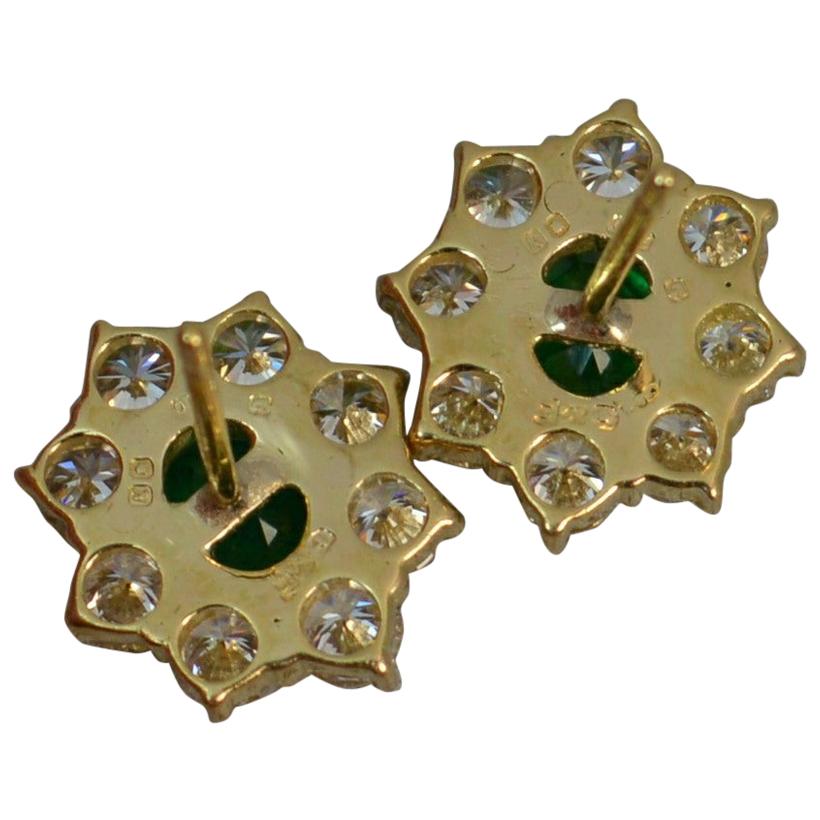 A stunning pair of vintage 18ct Gold, Emerald and Diamond cluster earrings.
Solid 18 carat yellow gold example with claw settings throughout.
Designed with oval cut Colombian emerald stones to the centre, 4.7mm x 5.8mm approx. Surrounding are eight