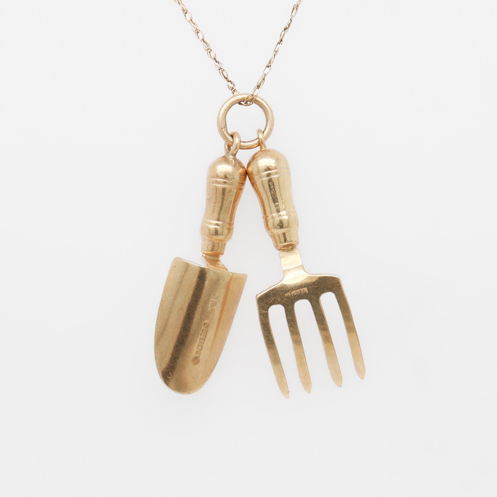 Cropp & Farr English 9ct Gold Gardening Tools Trowel & Fork Charm for a Bracelet For Sale 7