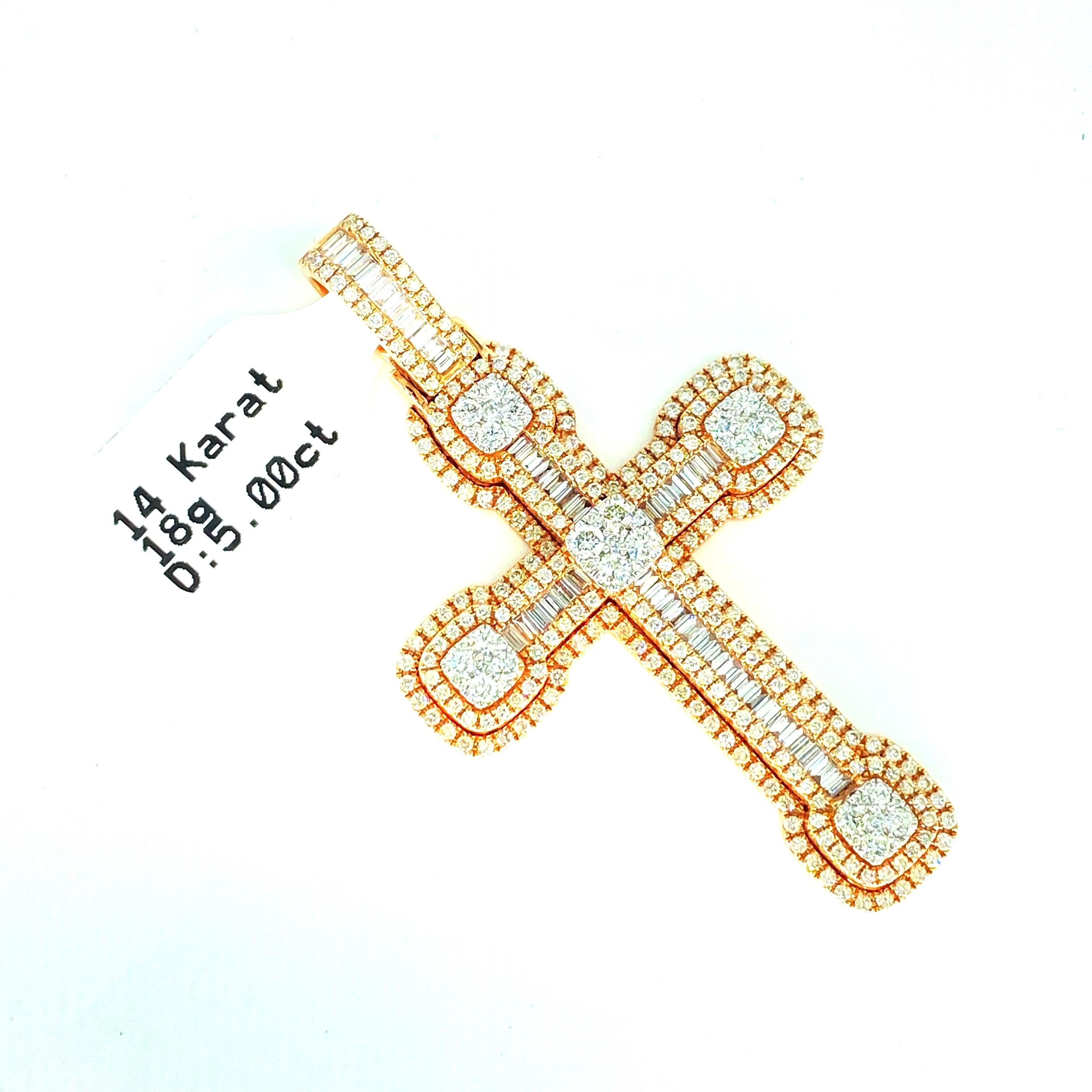 Pendentif croix en or rose 14 carats avec diamants baguettes et ronds de 5,00 carats Excellent état - En vente à Miami, FL