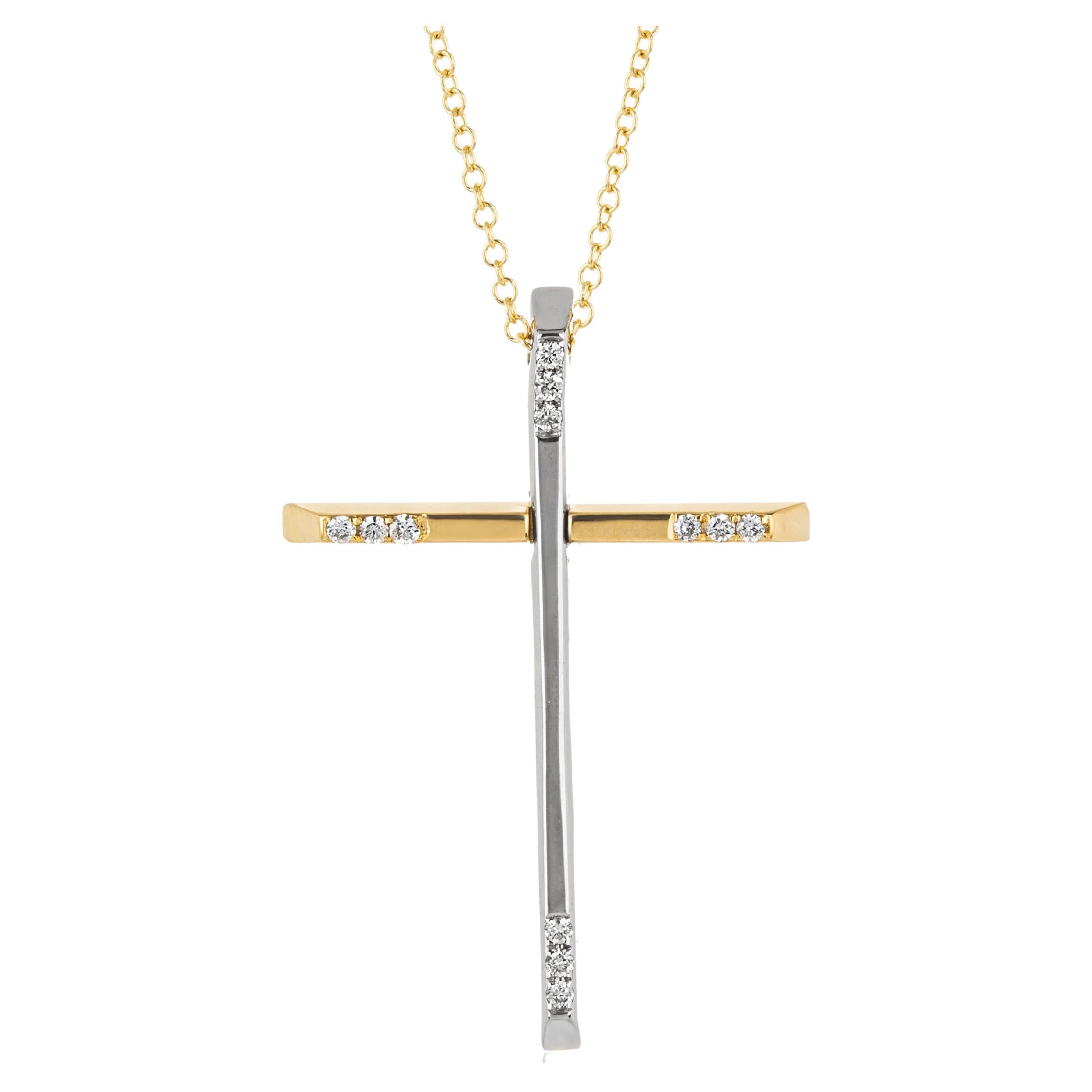 Croix et chaîne en or jaune et blanc 18 carats avec diamants taille brillant en vente