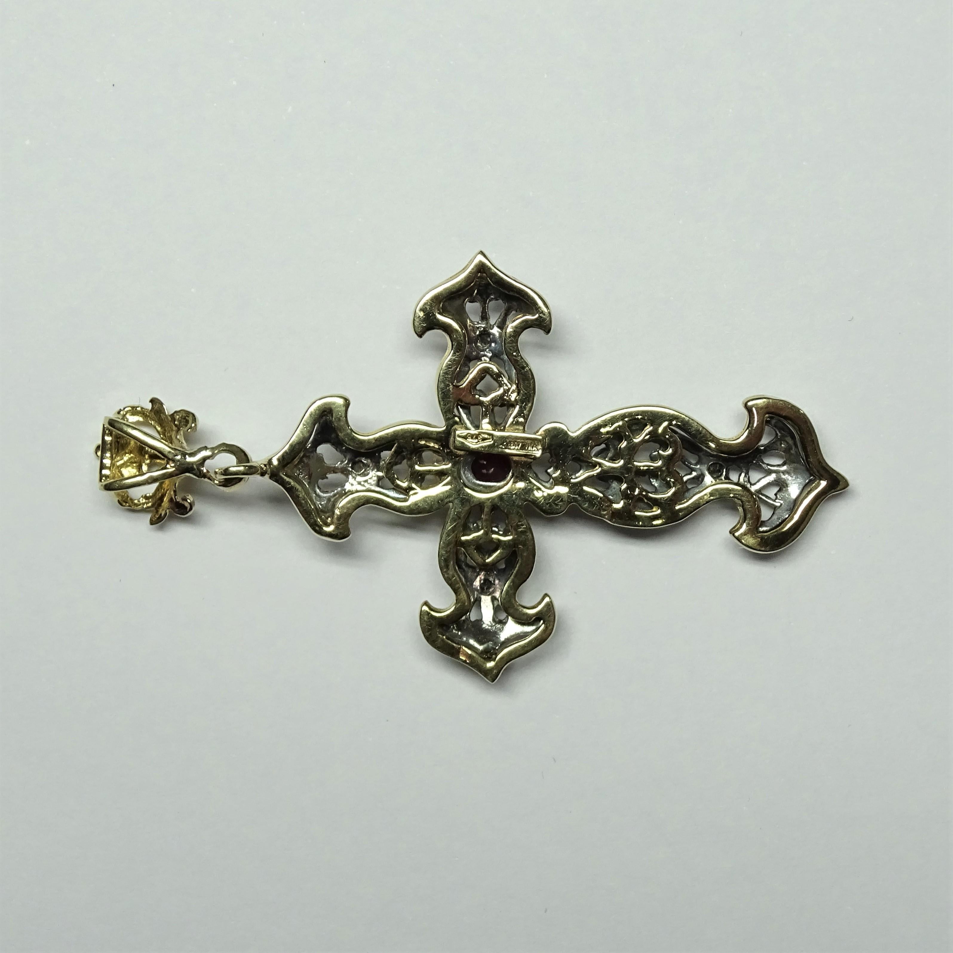 Cross Art Nouveau 0.46 Carat Round Cut Ruby 14 Karat Yellow Gold Pendant For Sale 1