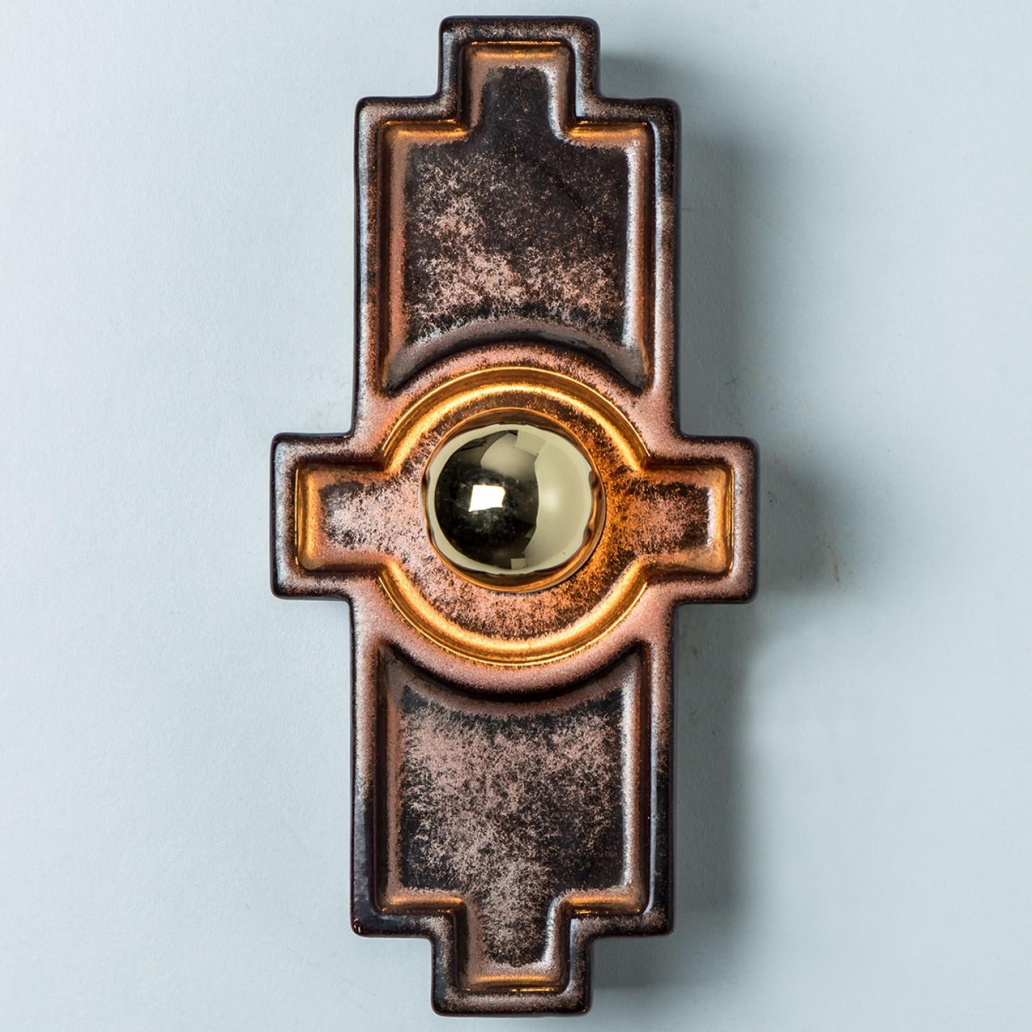 Smaltato Applique in ceramica marrone Cross, Danimarca, 1970 in vendita