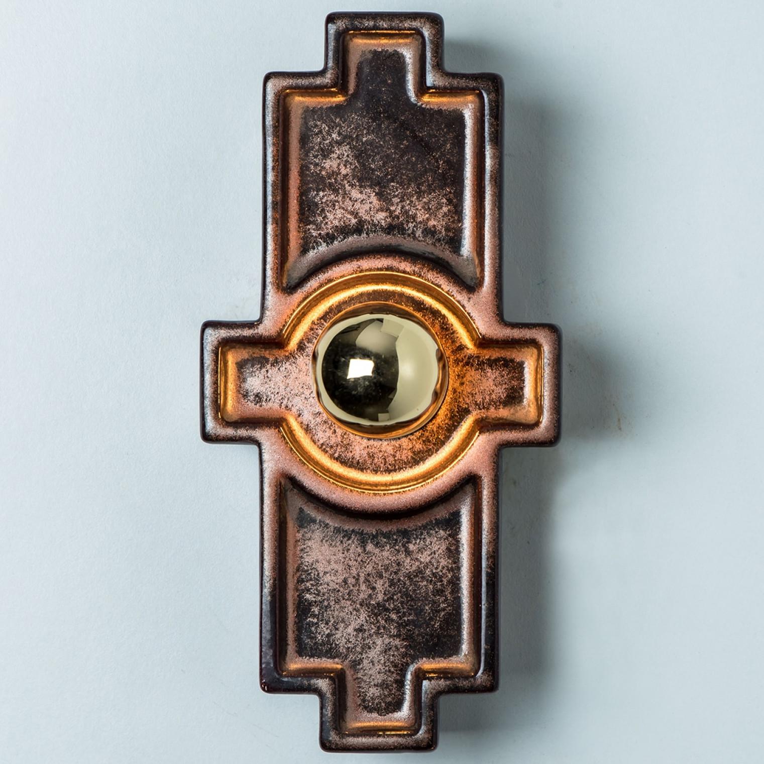 Smaltato Applique in ceramica marrone Cross, Danimarca, 1970 in vendita