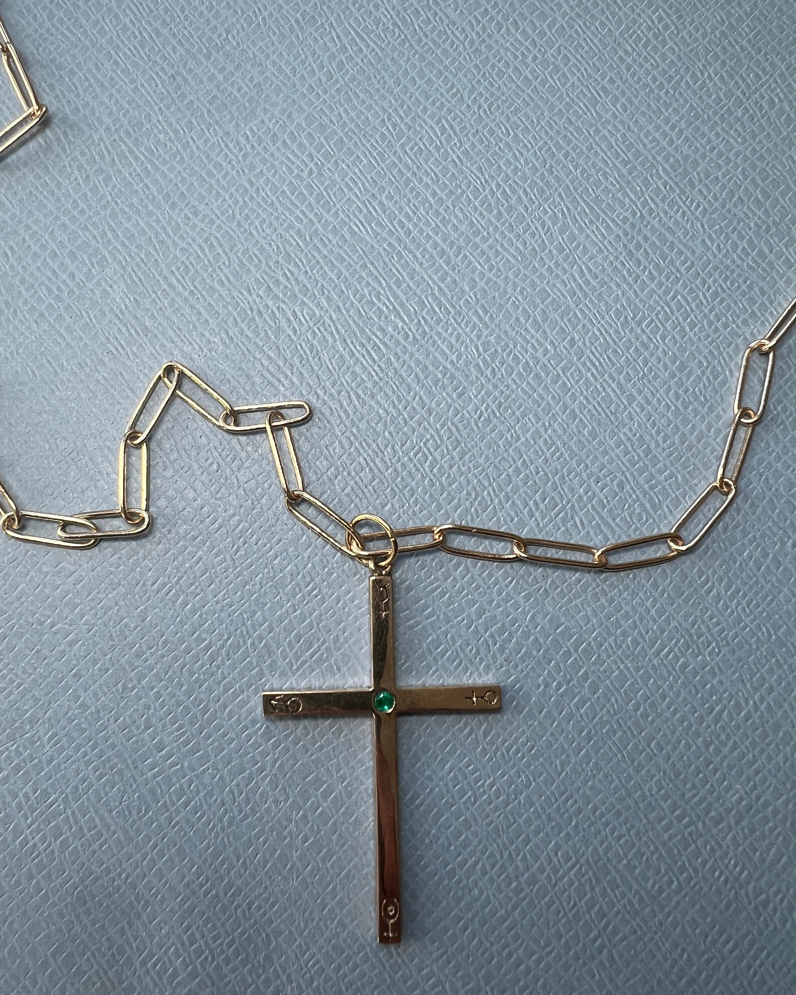 Cross Kette Halskette Astrologie Symbole Smaragd (Brillantschliff) im Angebot