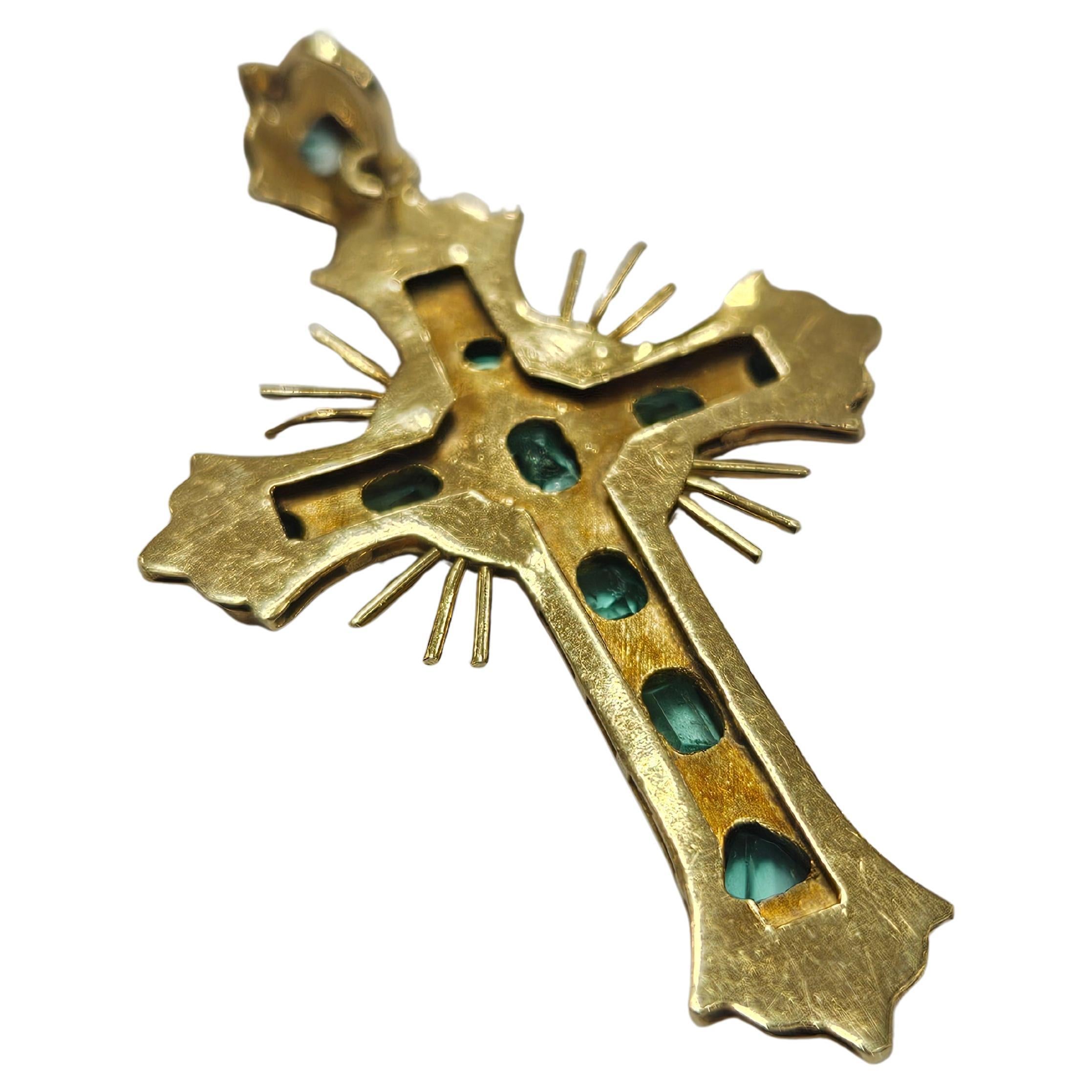 Cross Colonial Style Colonbia Emeralds 2 Ctw. Yellow Gold 18 karat For Sale 4